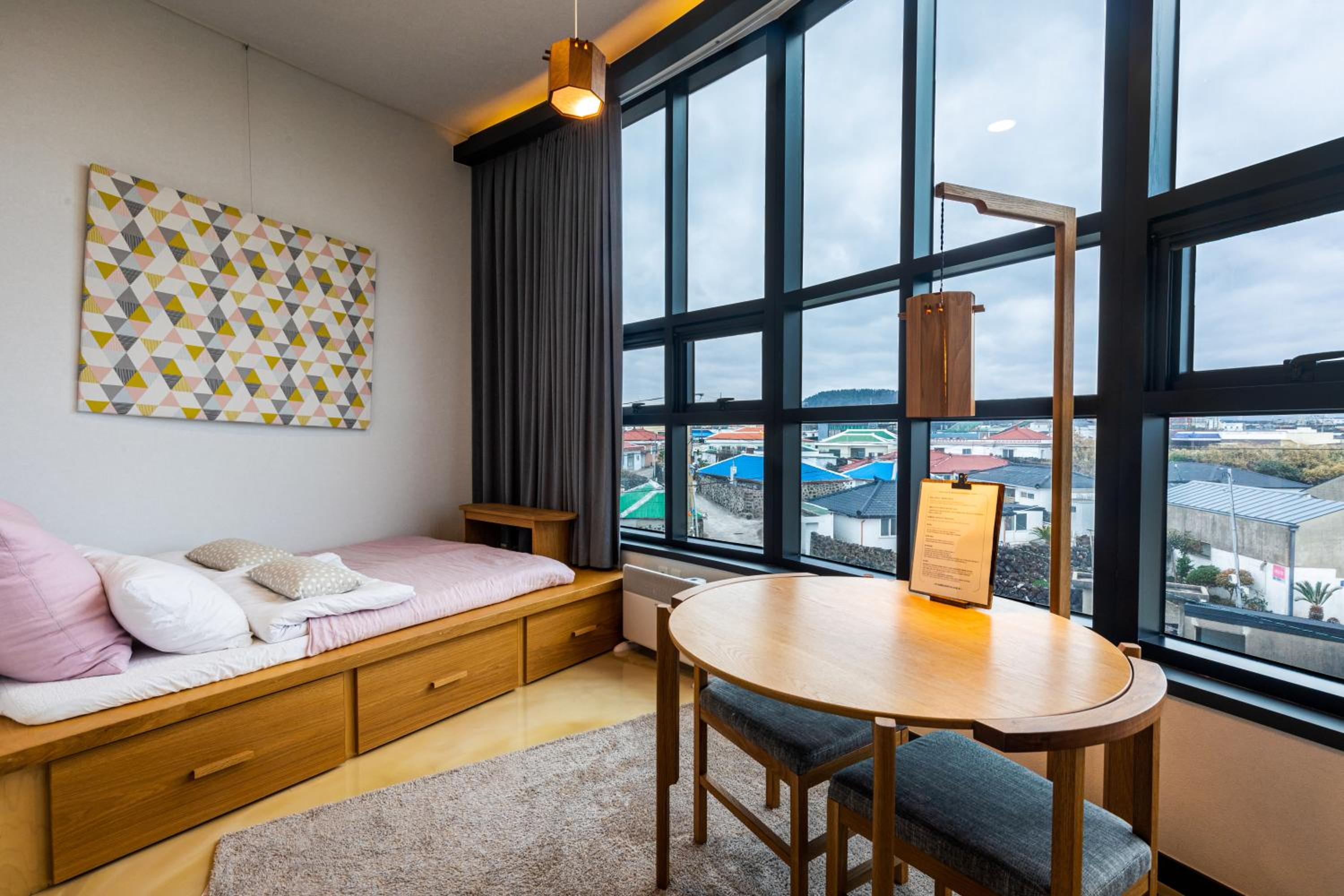 Deluxe Double Room with Side Sea View