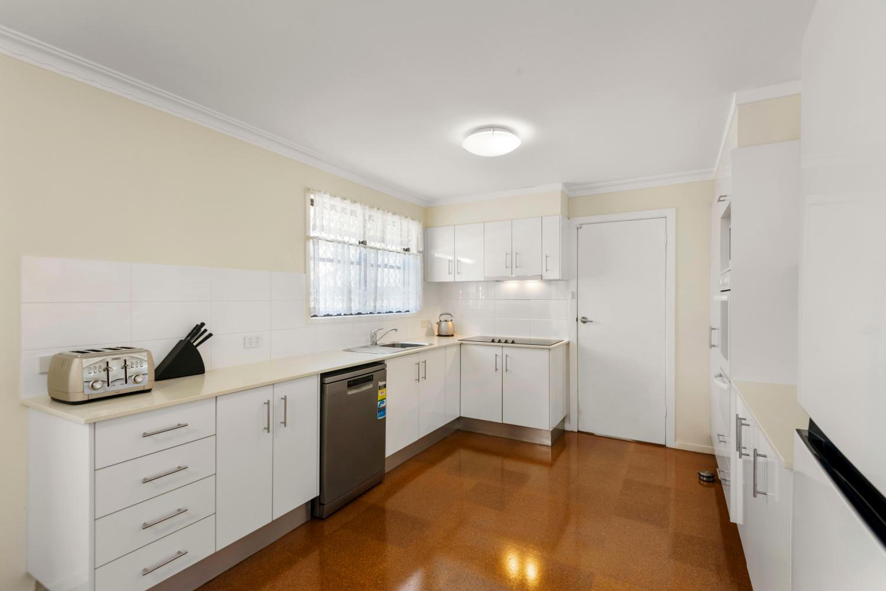 Three-Bedroom House photo 3