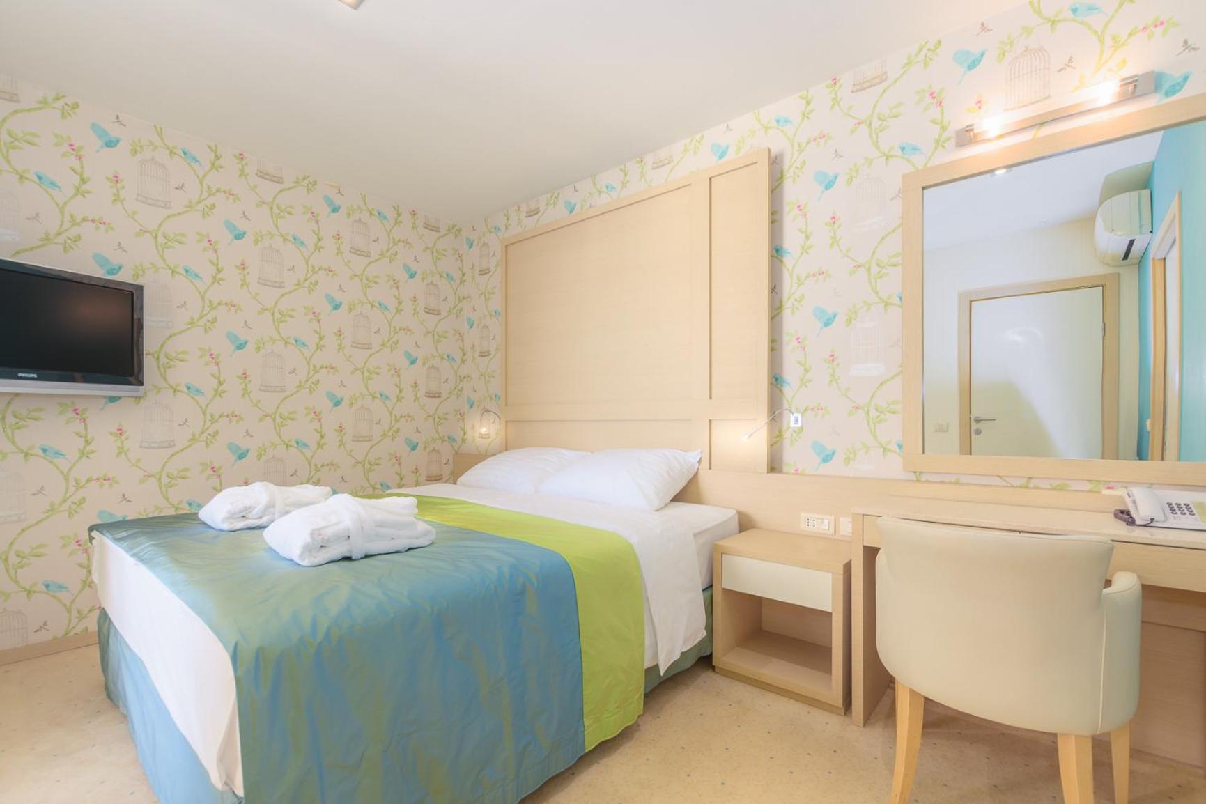 Junior King Suite With Sofa Bed And Sea View