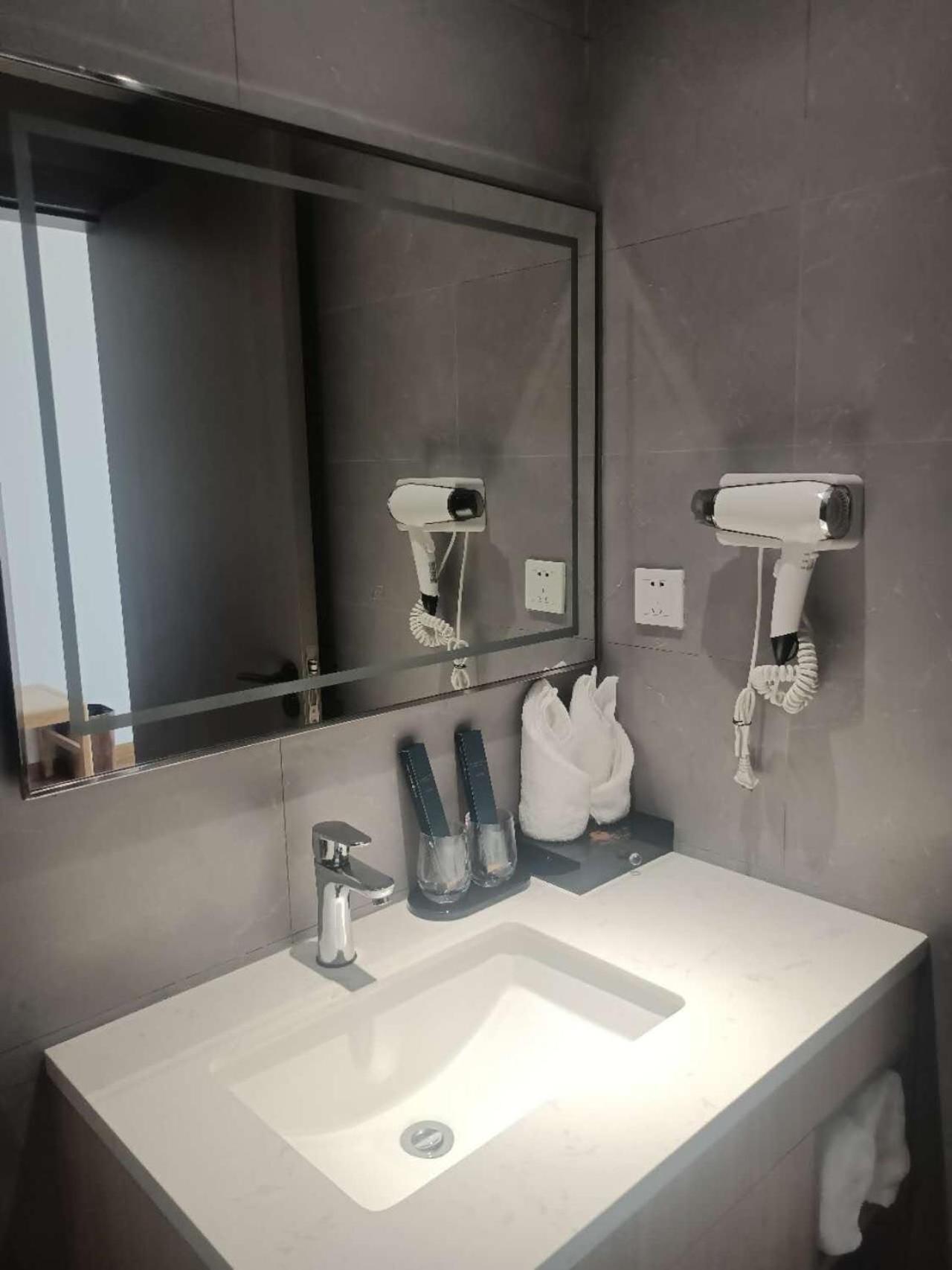 Deluxe Suite - Photo 2