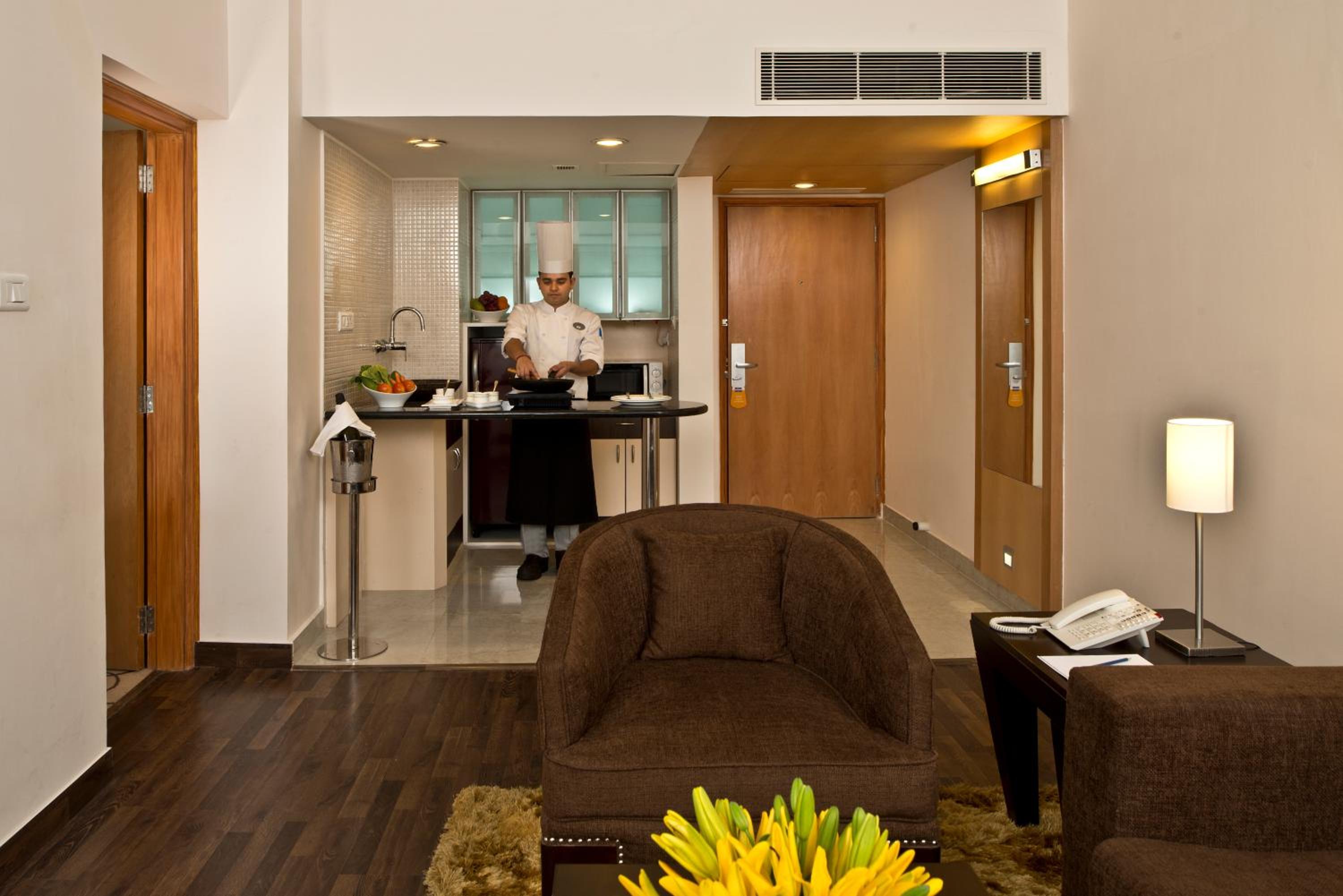 Standard Suite (Complimentary High-tea and Cookies along with one Vegetarian Snack) photo 3