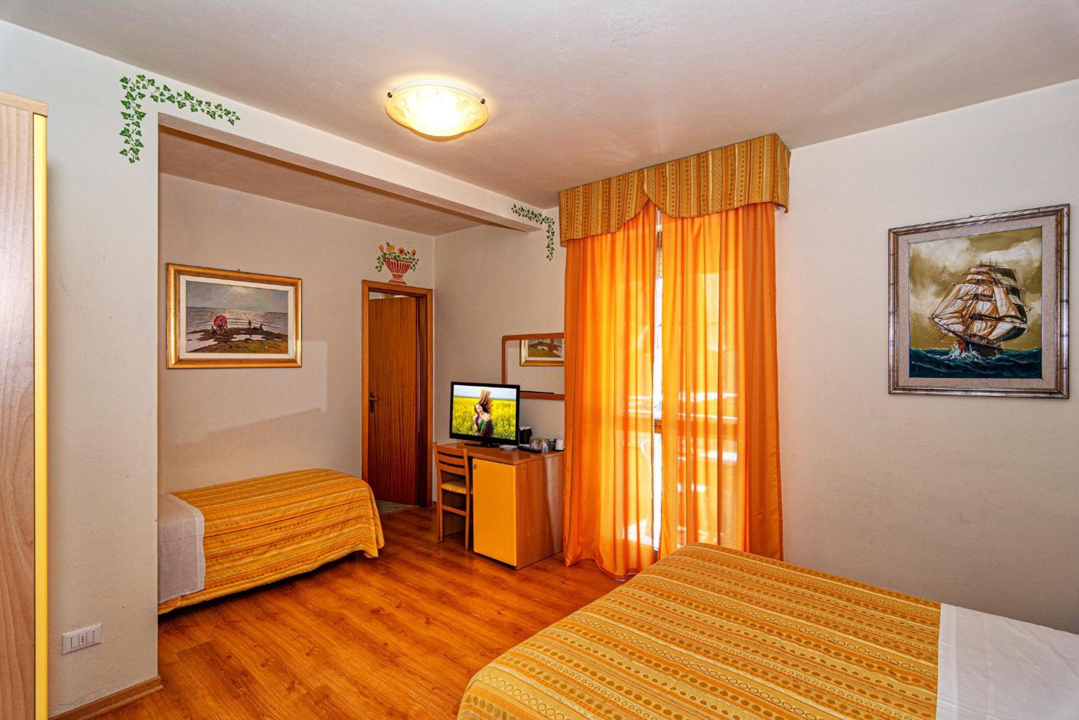 Deluxe Triple Room photo 2
