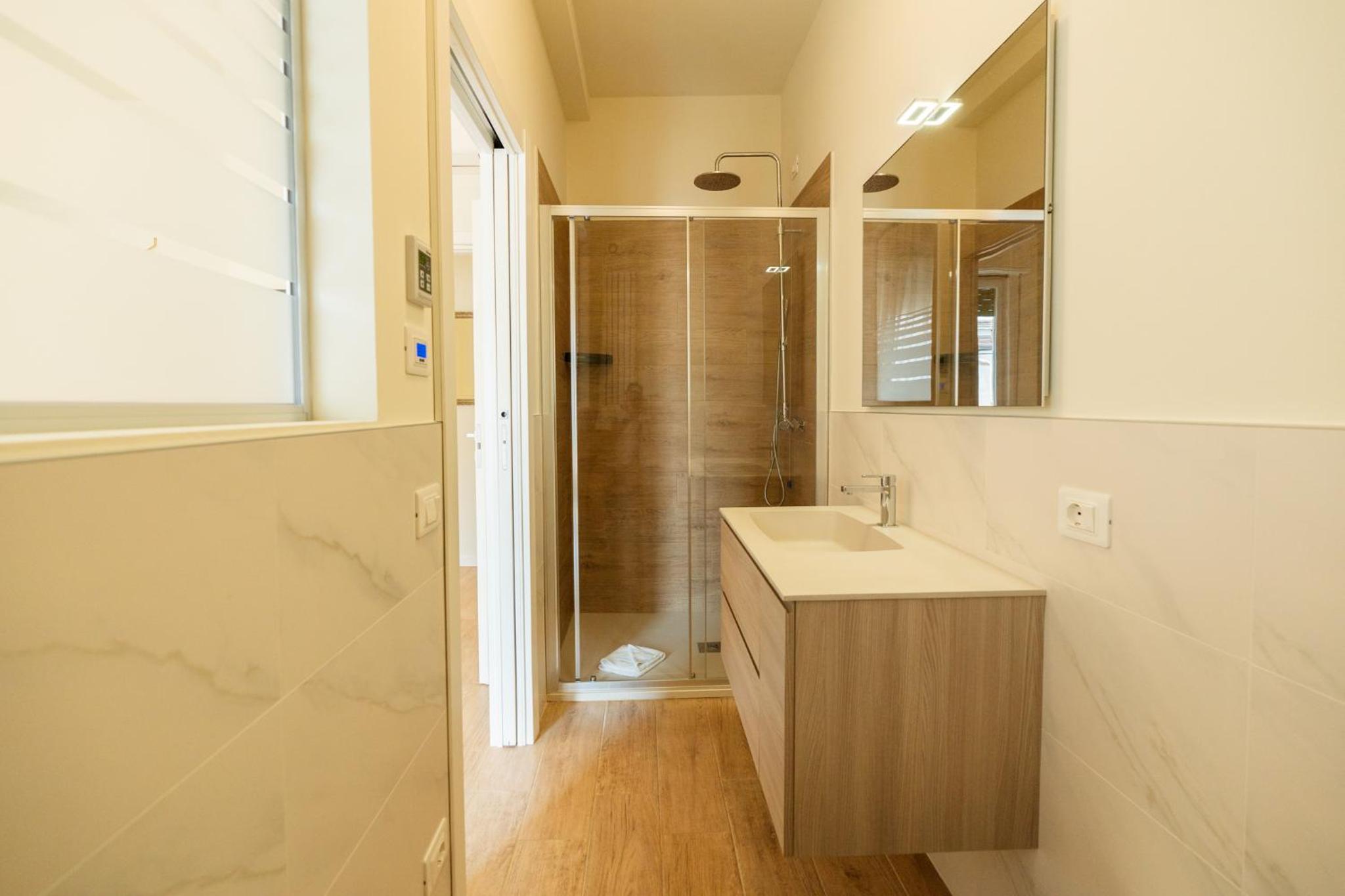 Two-Bedroom Deluxe Apartment with Balcony - Photo 13