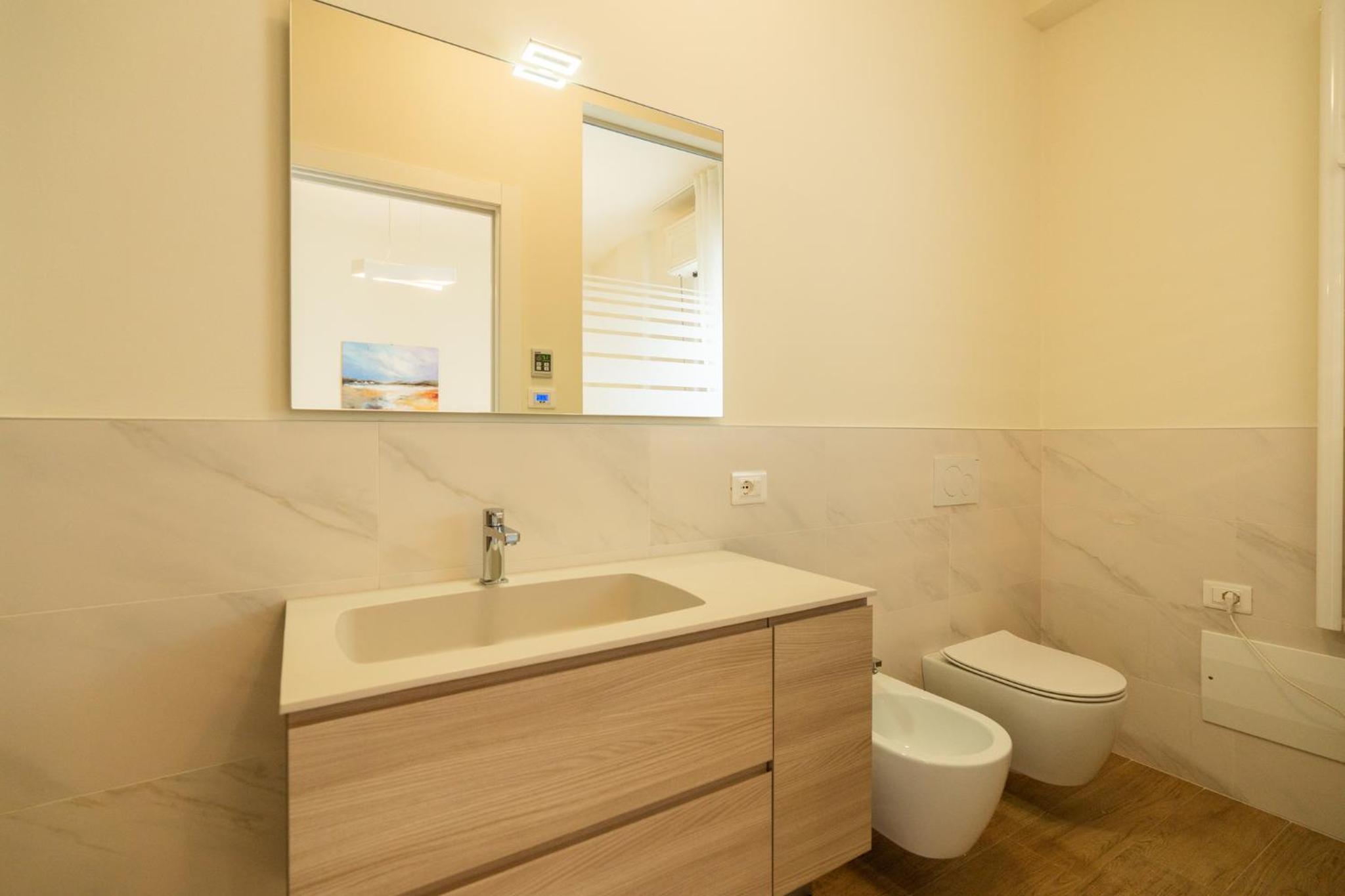 Two-Bedroom Deluxe Apartment with Balcony - Photo 19