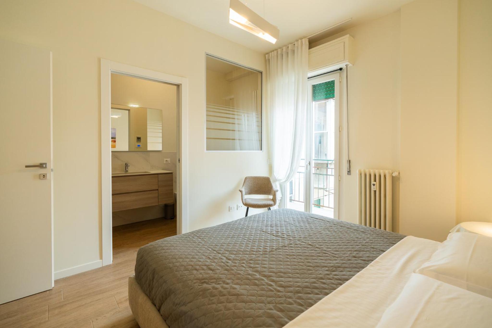 Two-Bedroom Deluxe Apartment with Balcony - Photo 9