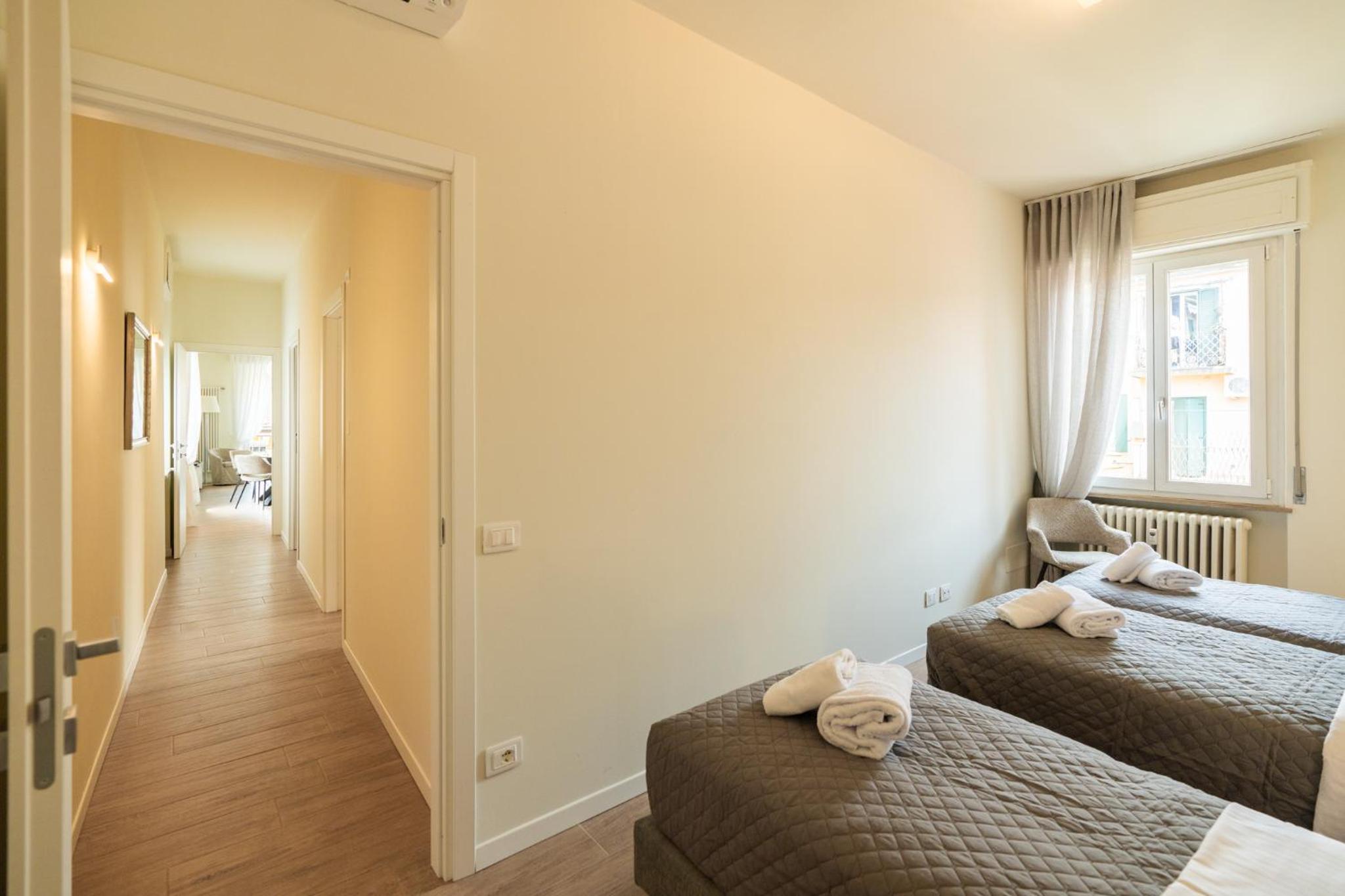 Two-Bedroom Deluxe Apartment with Balcony - Photo 17