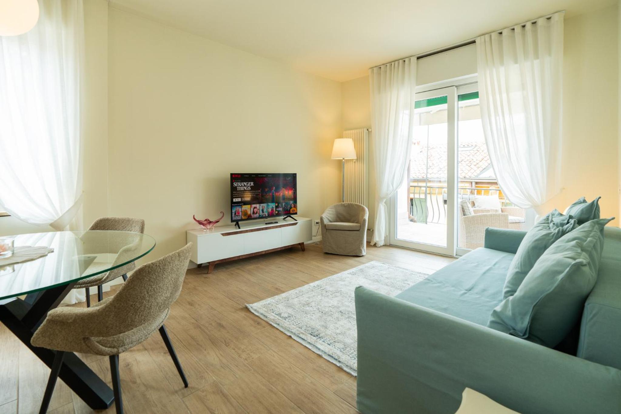Two-Bedroom Deluxe Apartment with Balcony - Photo 22