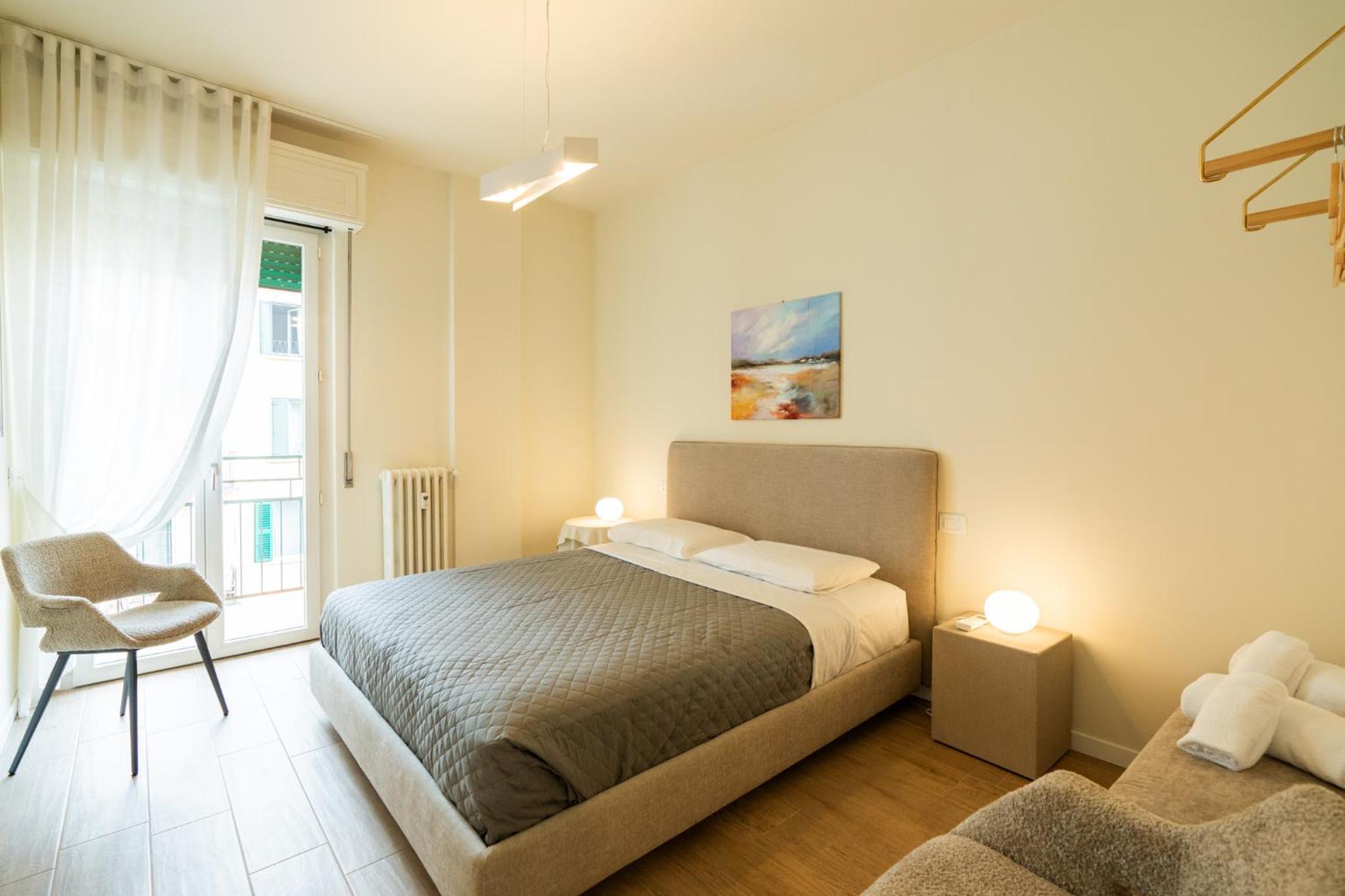 Two-Bedroom Deluxe Apartment with Balcony - Photo 2