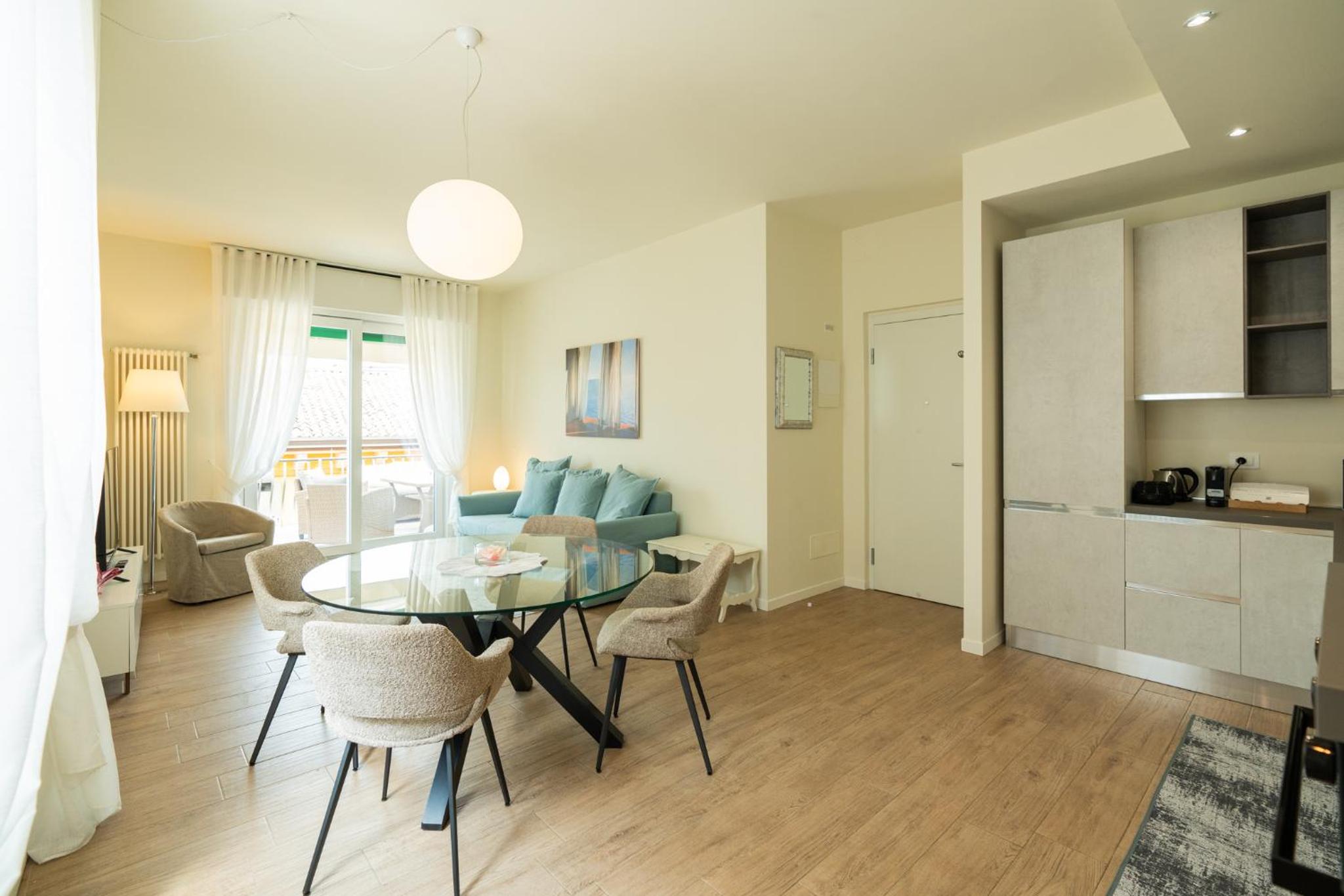 Two-Bedroom Deluxe Apartment with Balcony - Photo 6