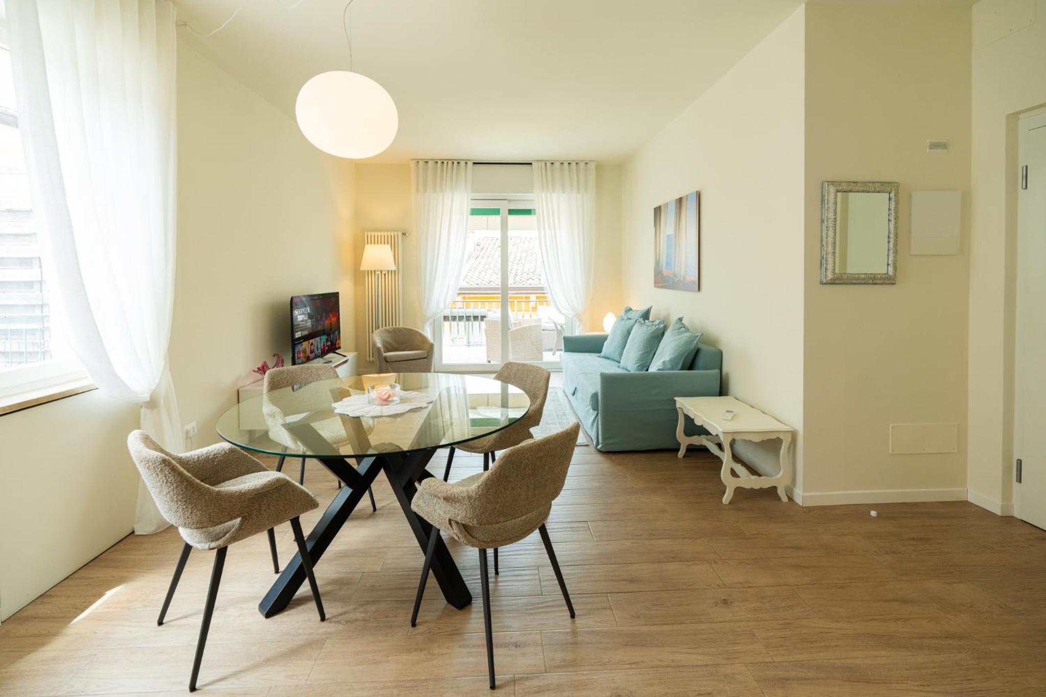 Two-Bedroom Deluxe Apartment with Balcony - Photo 7