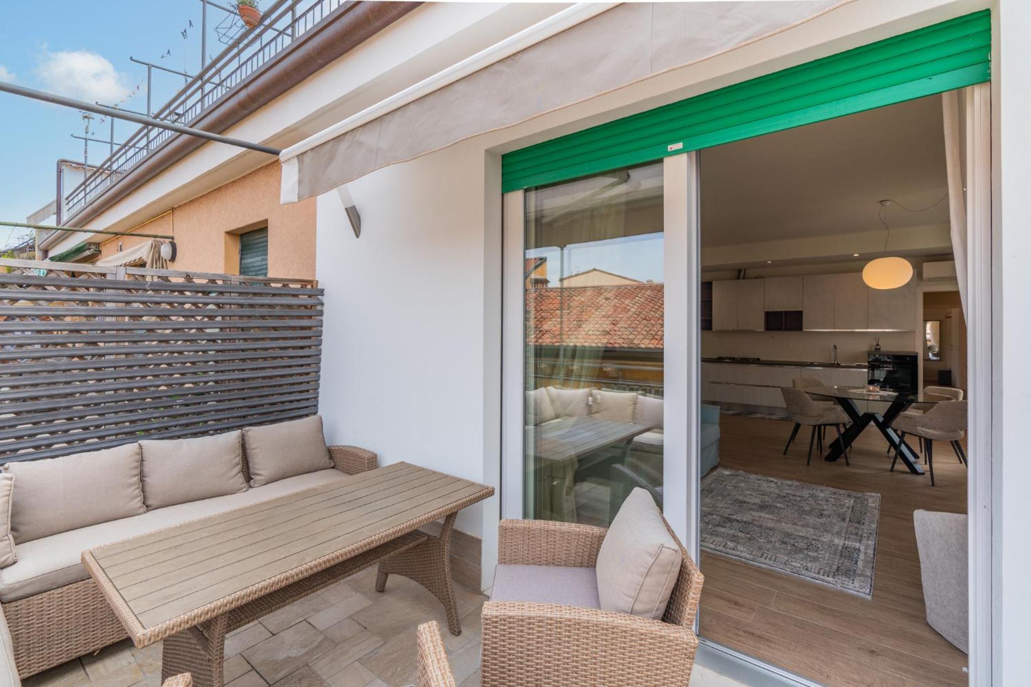 Two-Bedroom Deluxe Apartment with Balcony - Photo 3