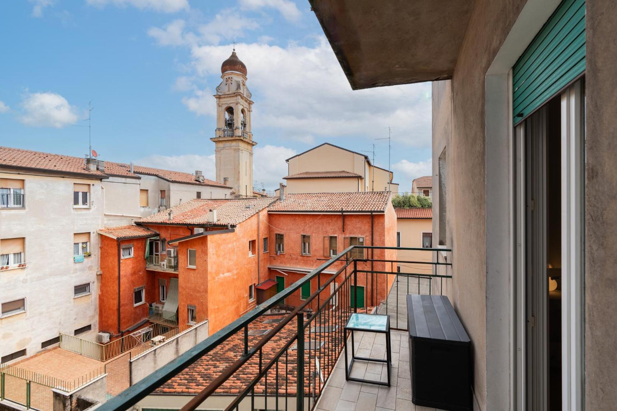 Two-Bedroom Deluxe Apartment with Balcony - Photo 12