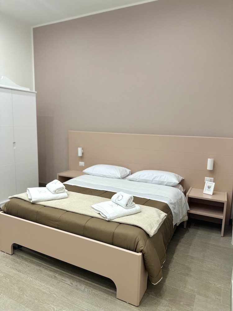 Deluxe Room (Edoardo de Filippo)