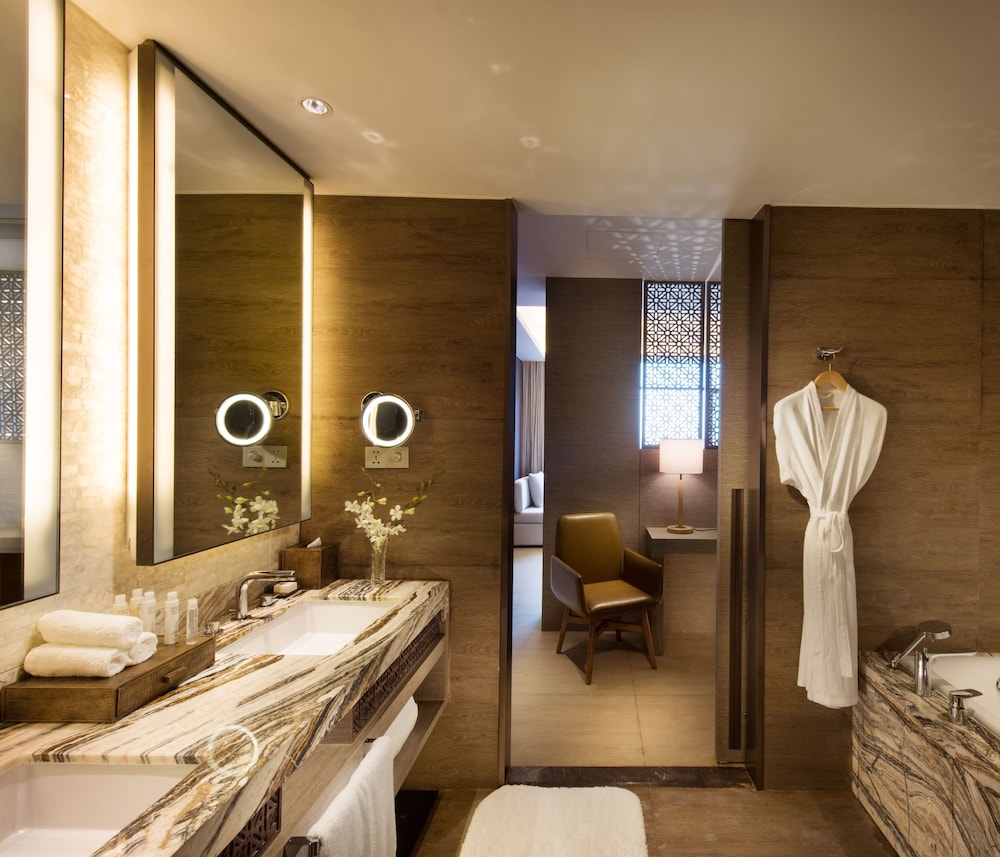 Deluxe Suite, Club Lounge Access photo 2