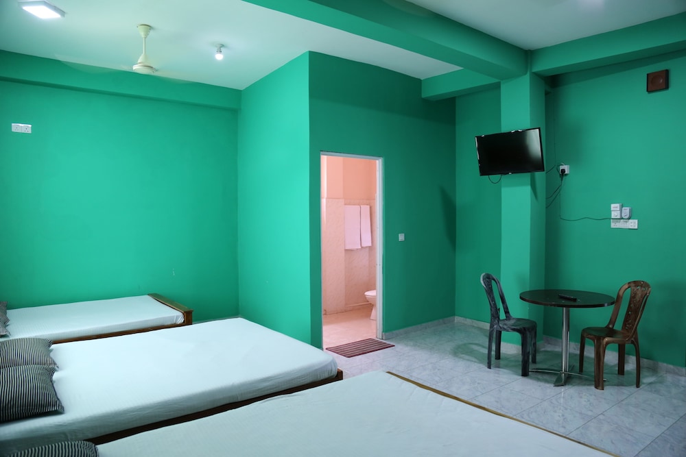 Family Quadruple Room, Mixed Dorm, Sea View, Sea Facing photo 3