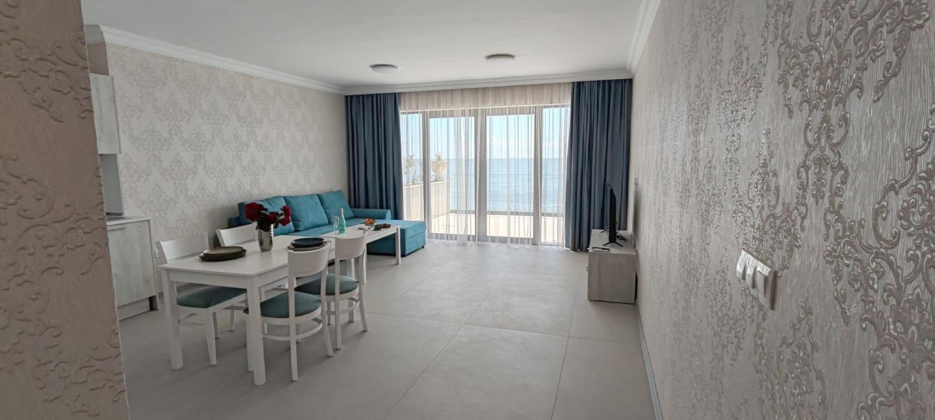 One-Bedroom Apartment with Sea View photo 1