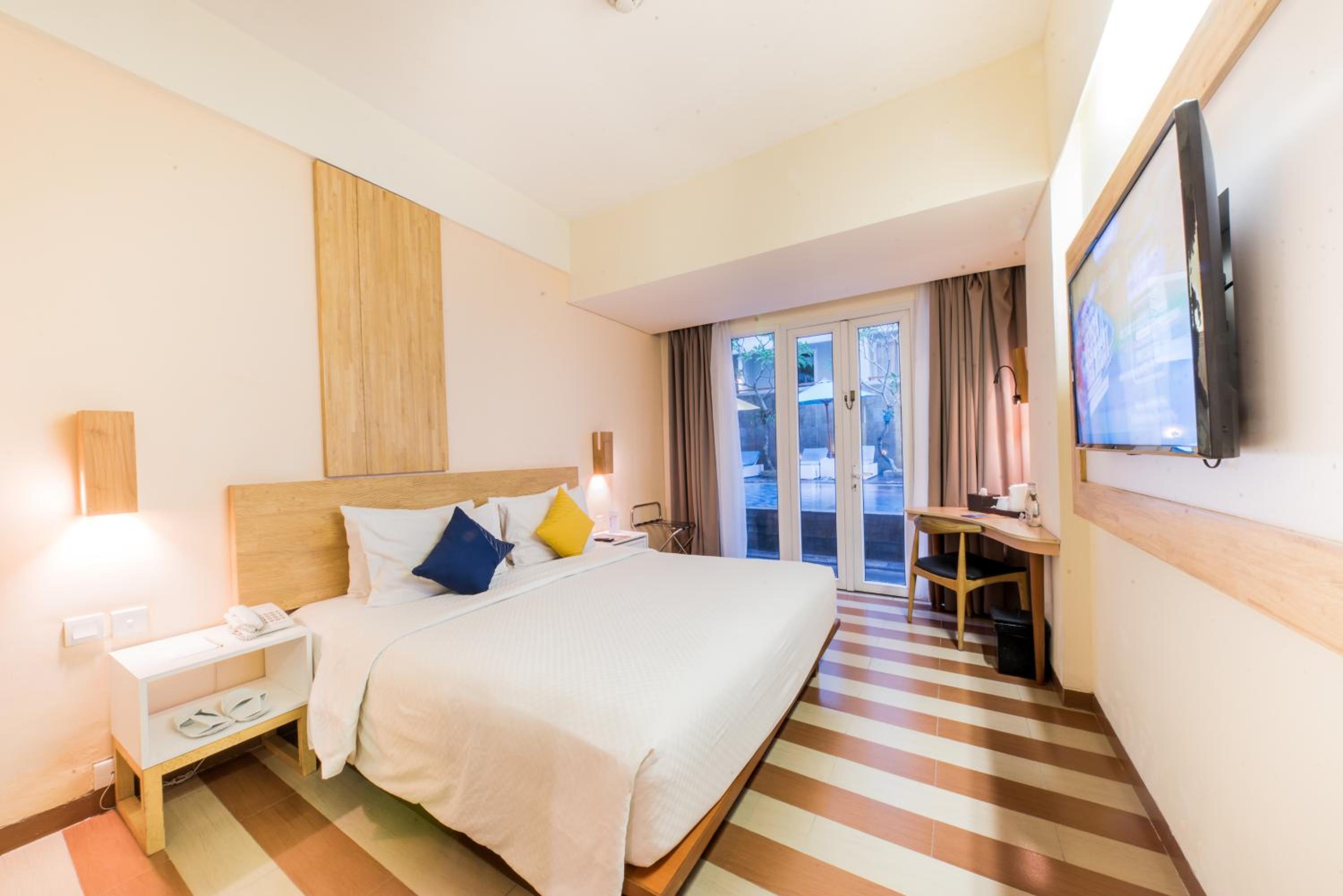 Deluxe Double or Twin Room with Pool Access - Photo 8