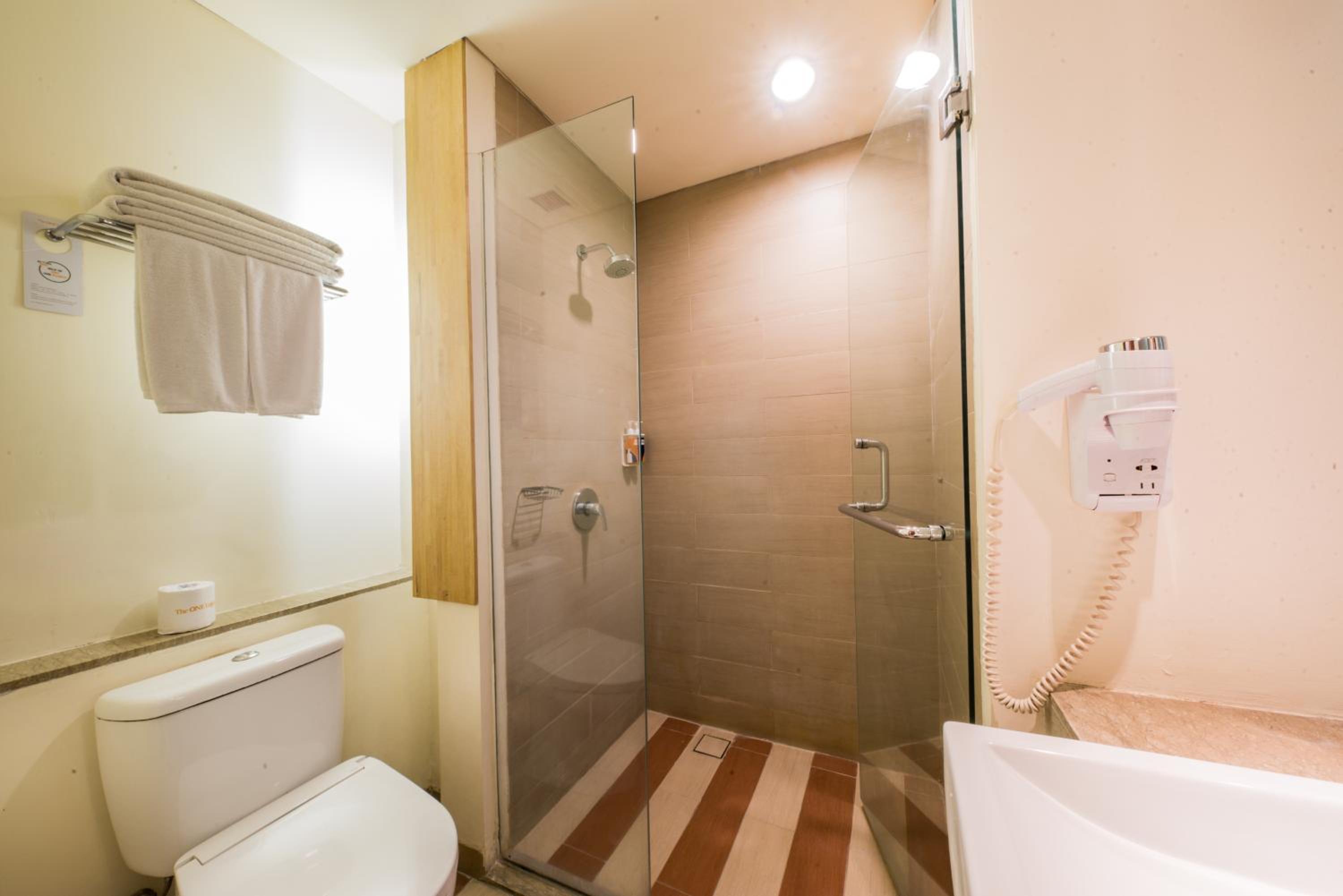 Deluxe Double or Twin Room with Pool Access - Photo 7