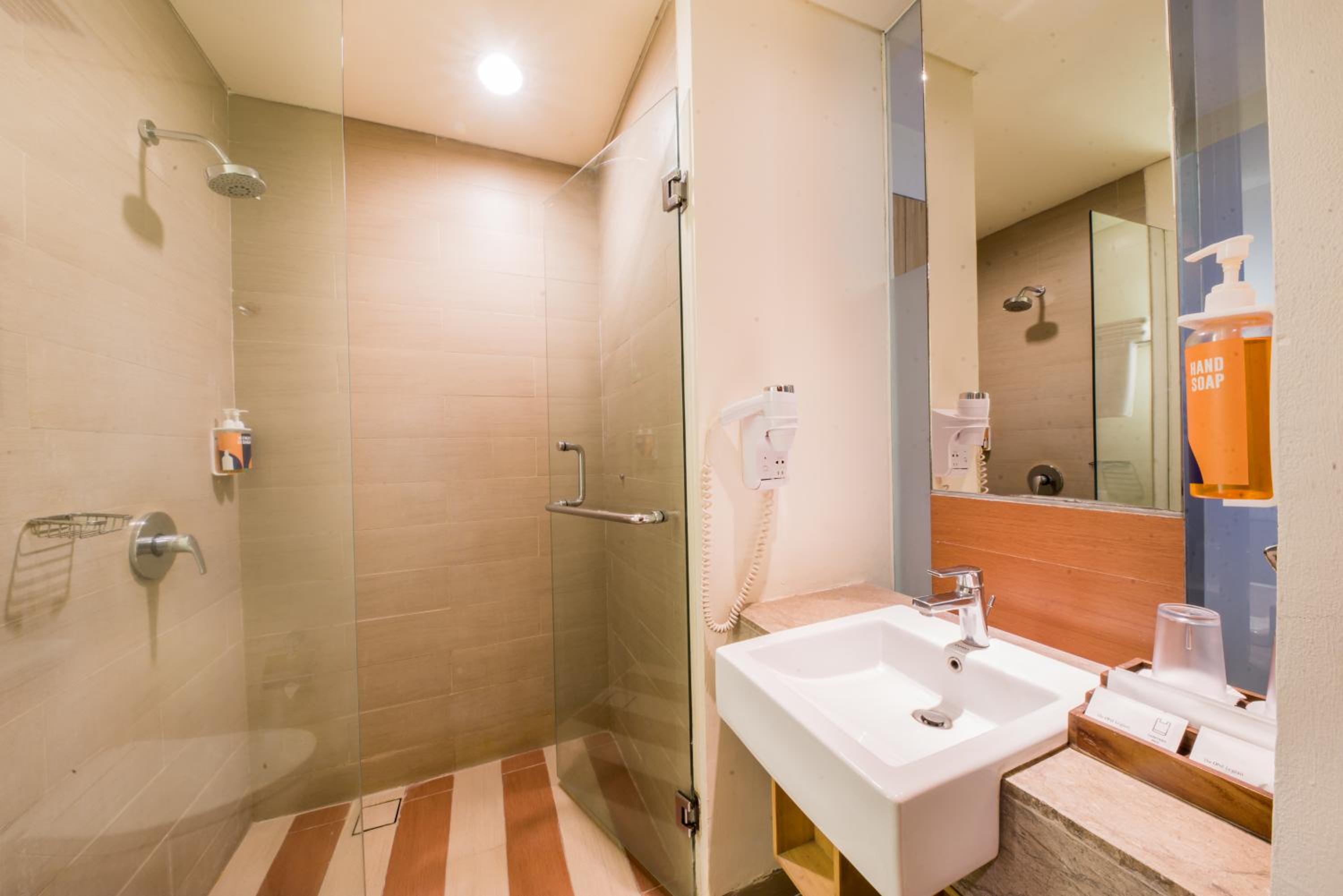 Deluxe Double or Twin Room with Pool Access - Photo 4