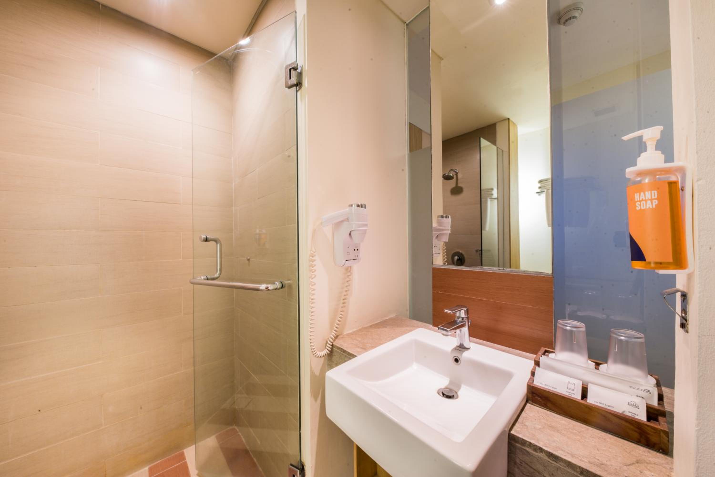 Deluxe Double or Twin Room with Pool Access - Photo 6