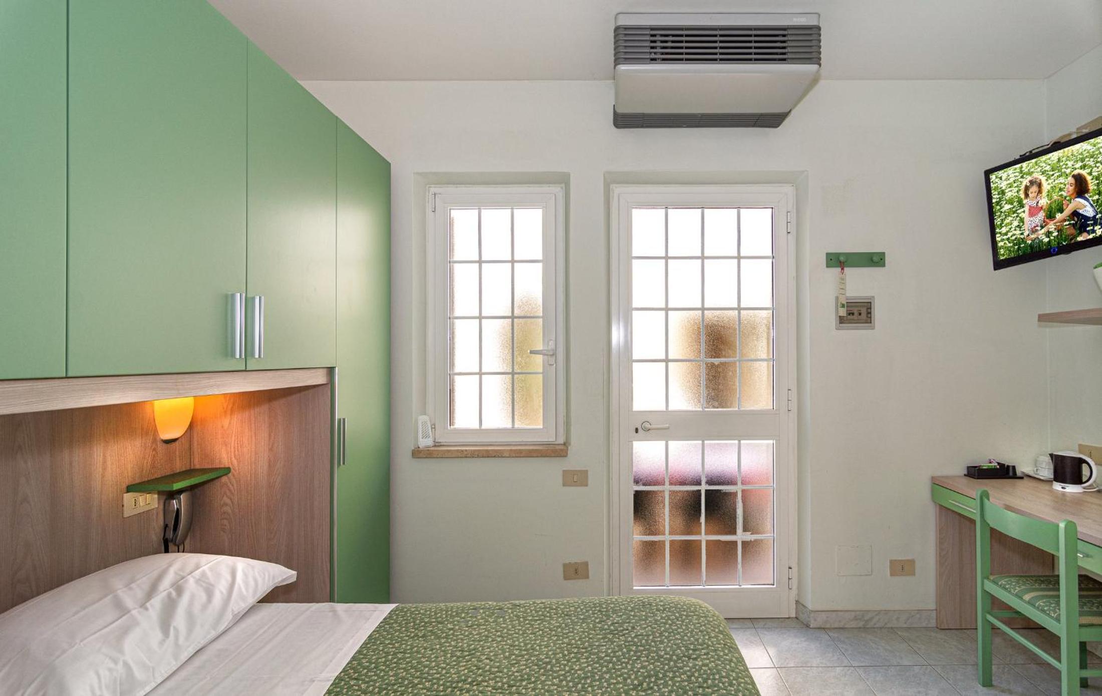 Small Double or Twin Room photo 1