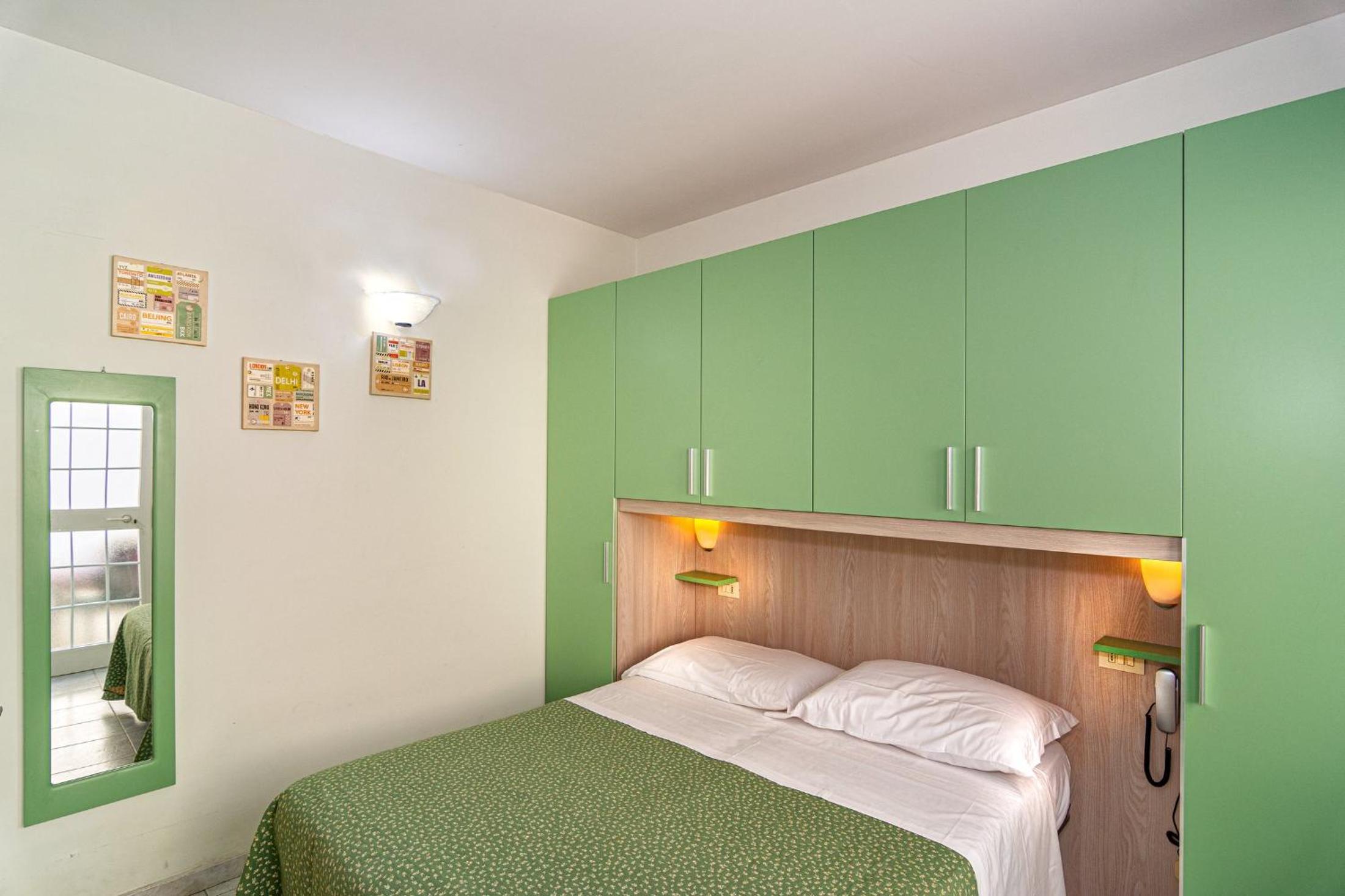 Small Double or Twin Room photo 2