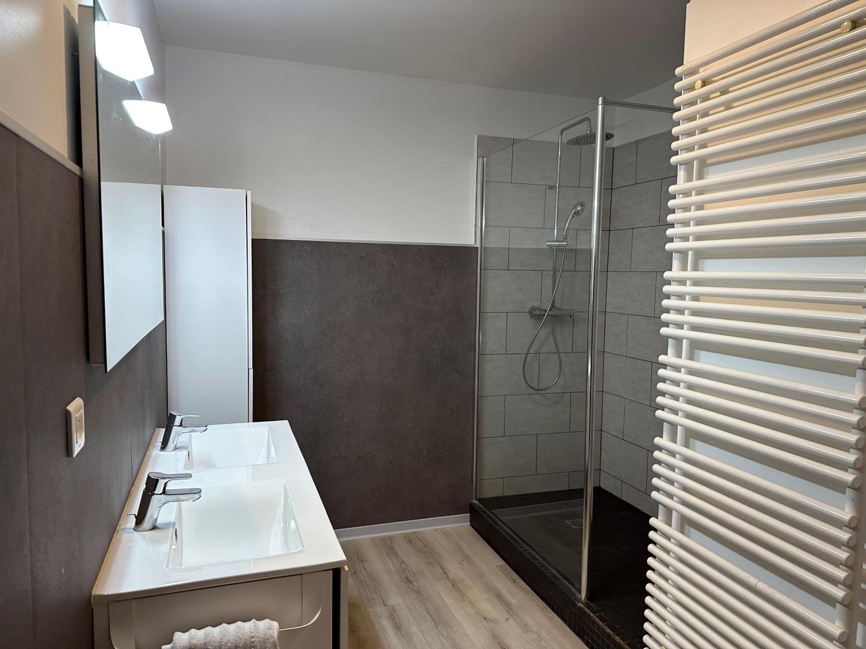 Two-Bedroom Apartment with Terrace - Photo 3