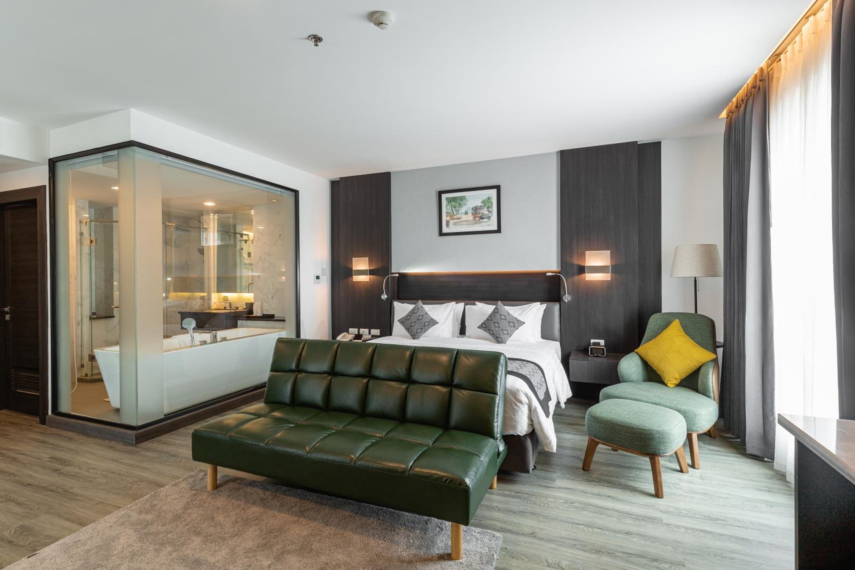King Suite with Balcony and River View - Non-Smoking - Photo 3