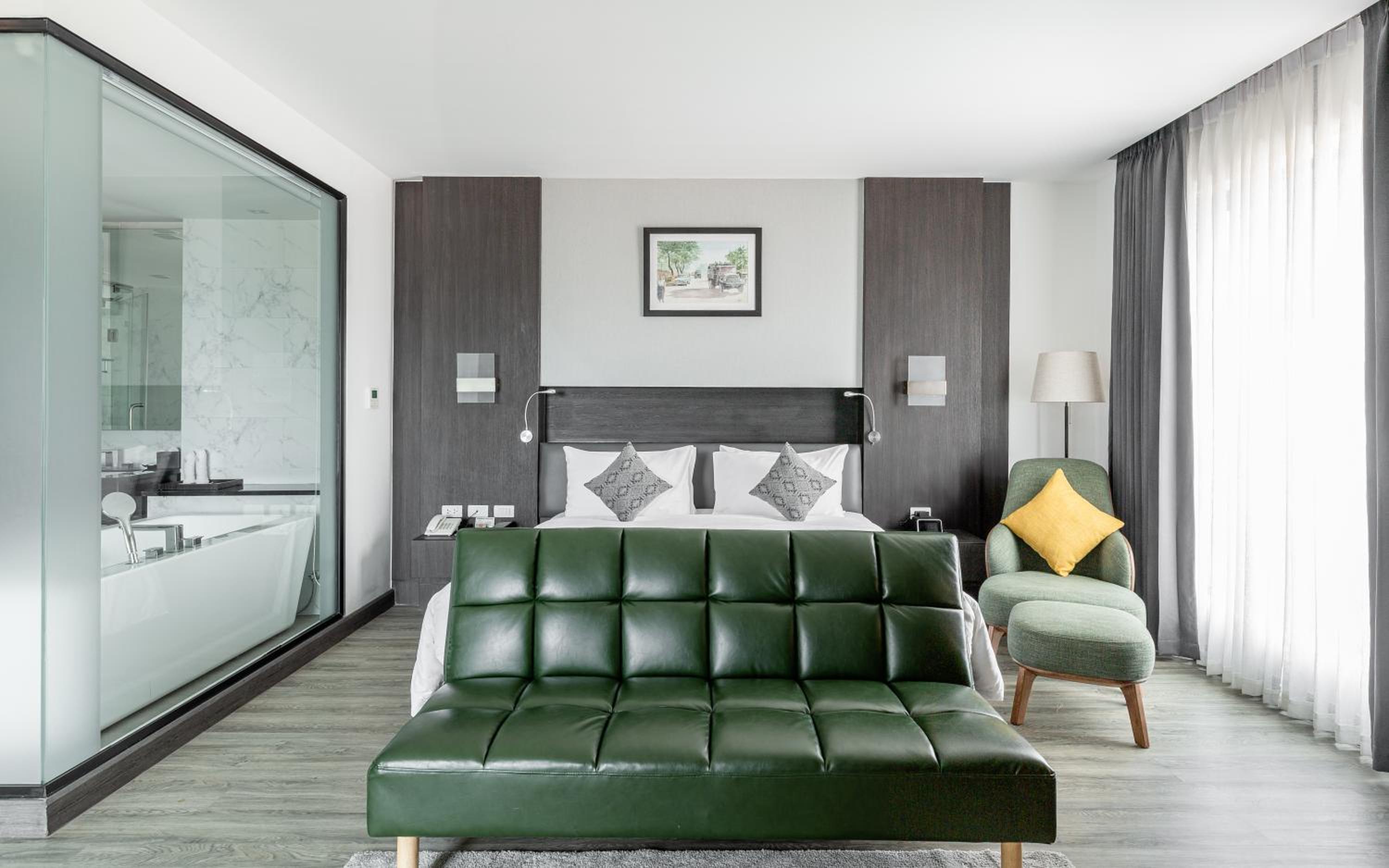 King Suite with Balcony and River View - Non-Smoking - Photo 9