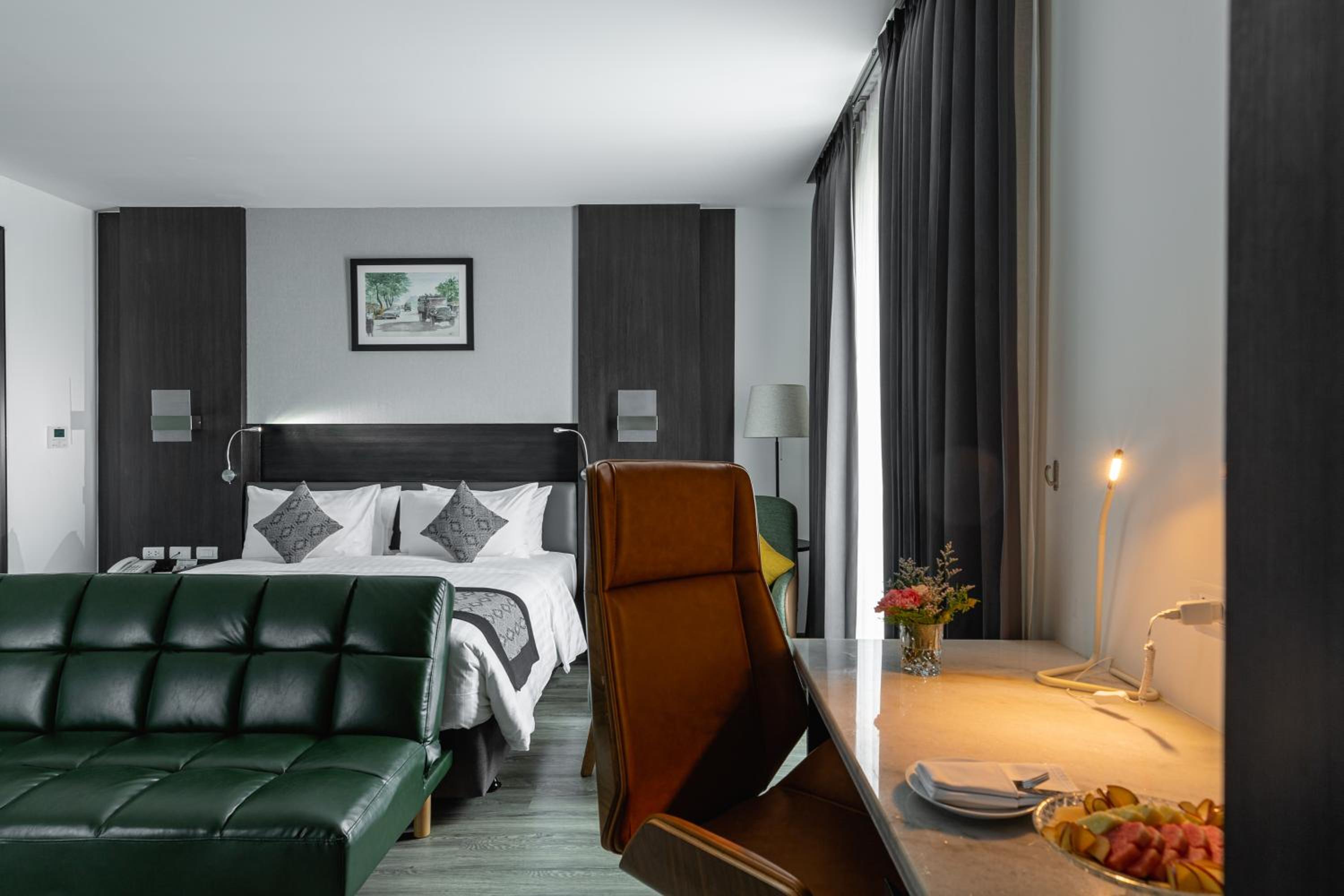 King Suite with Balcony and River View - Non-Smoking - Photo 10