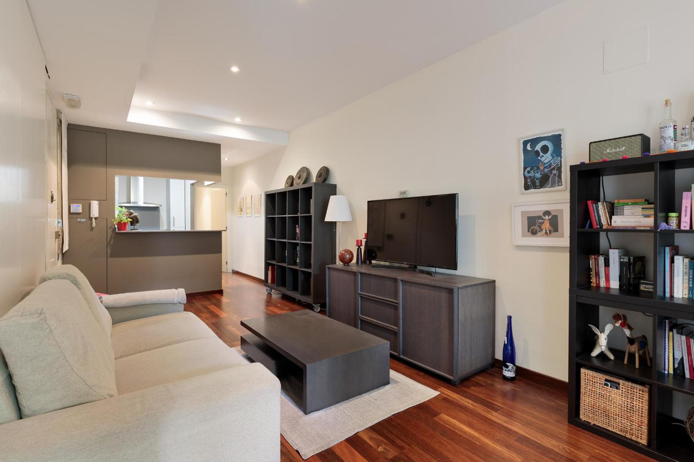 One-Bedroom Apartment photo 2