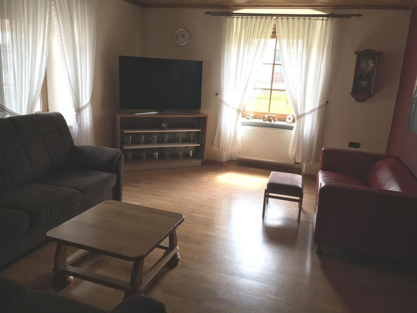 Seven-Bedroom House photo 2