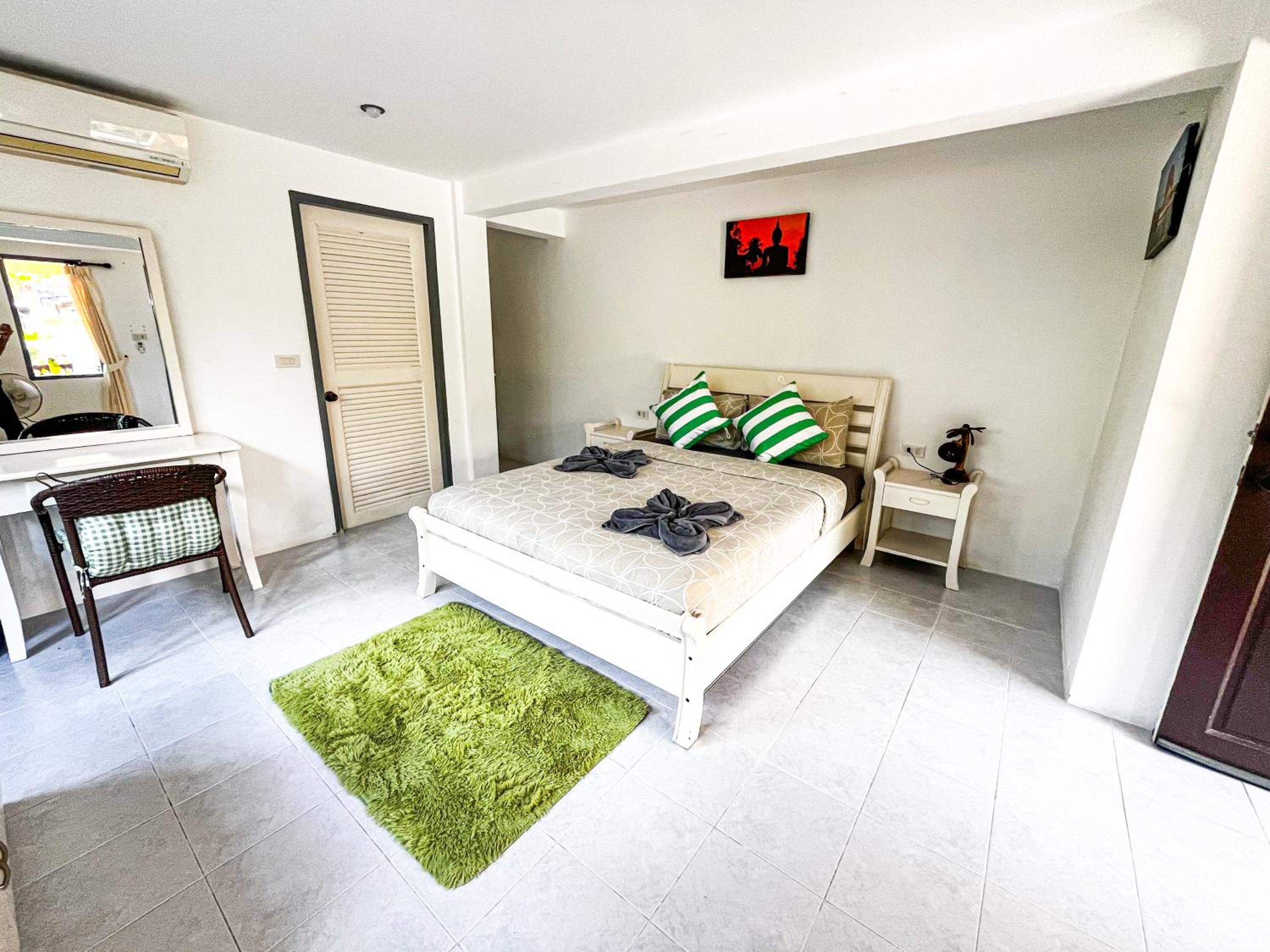 Large Double Room photo 1