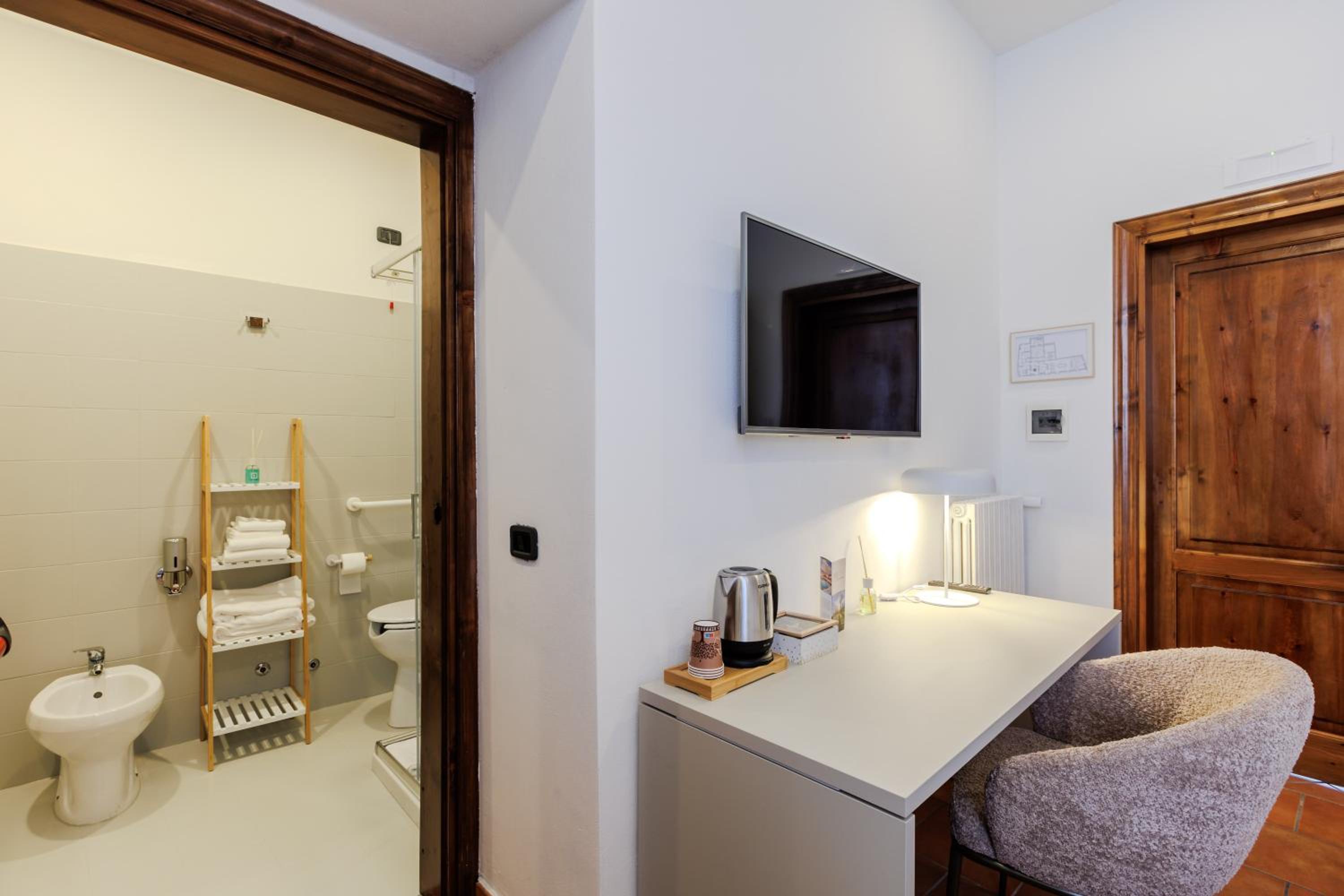 Double Room with Balcony photo 3