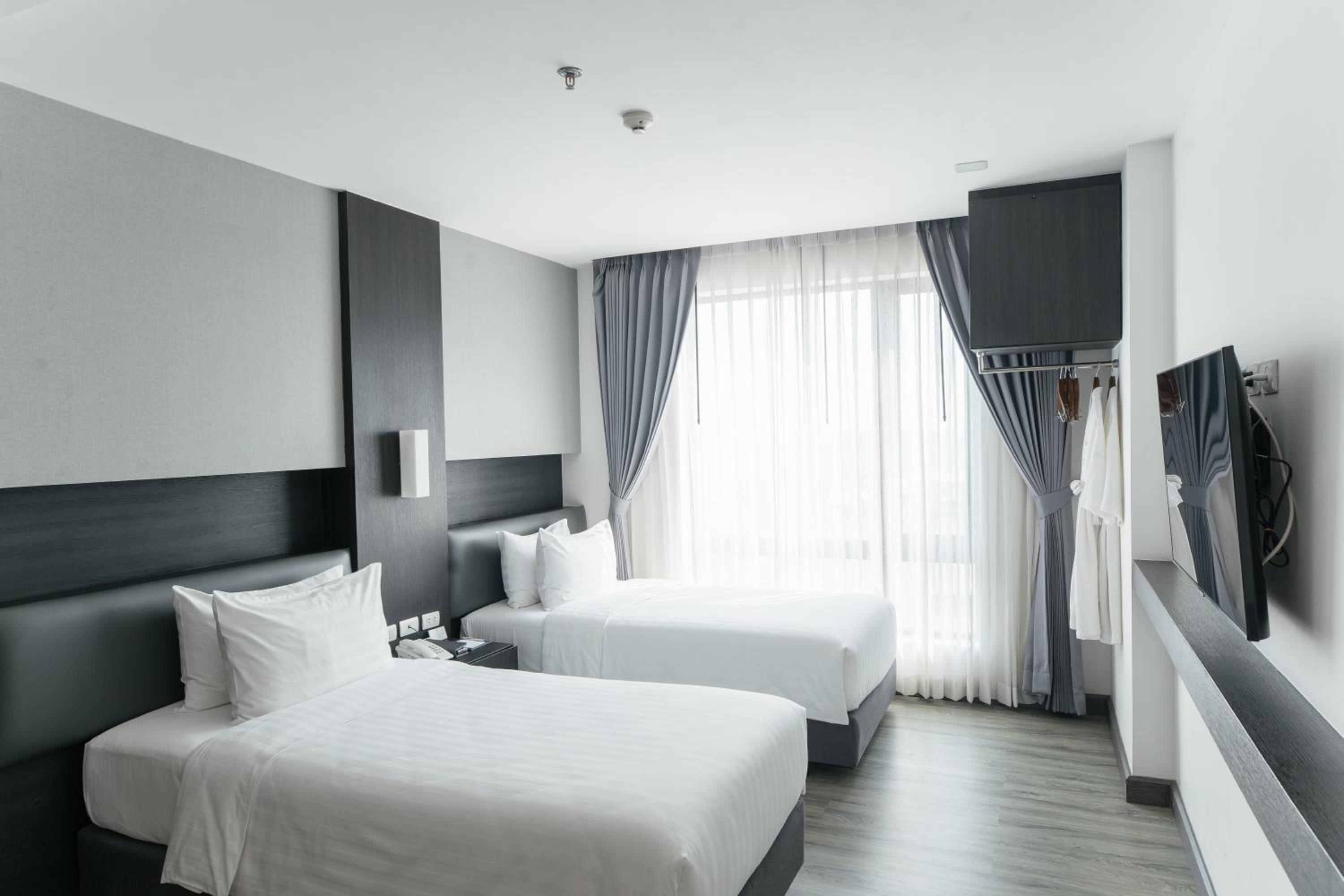 Superior Twin Room - Non-Smoking - Photo 9