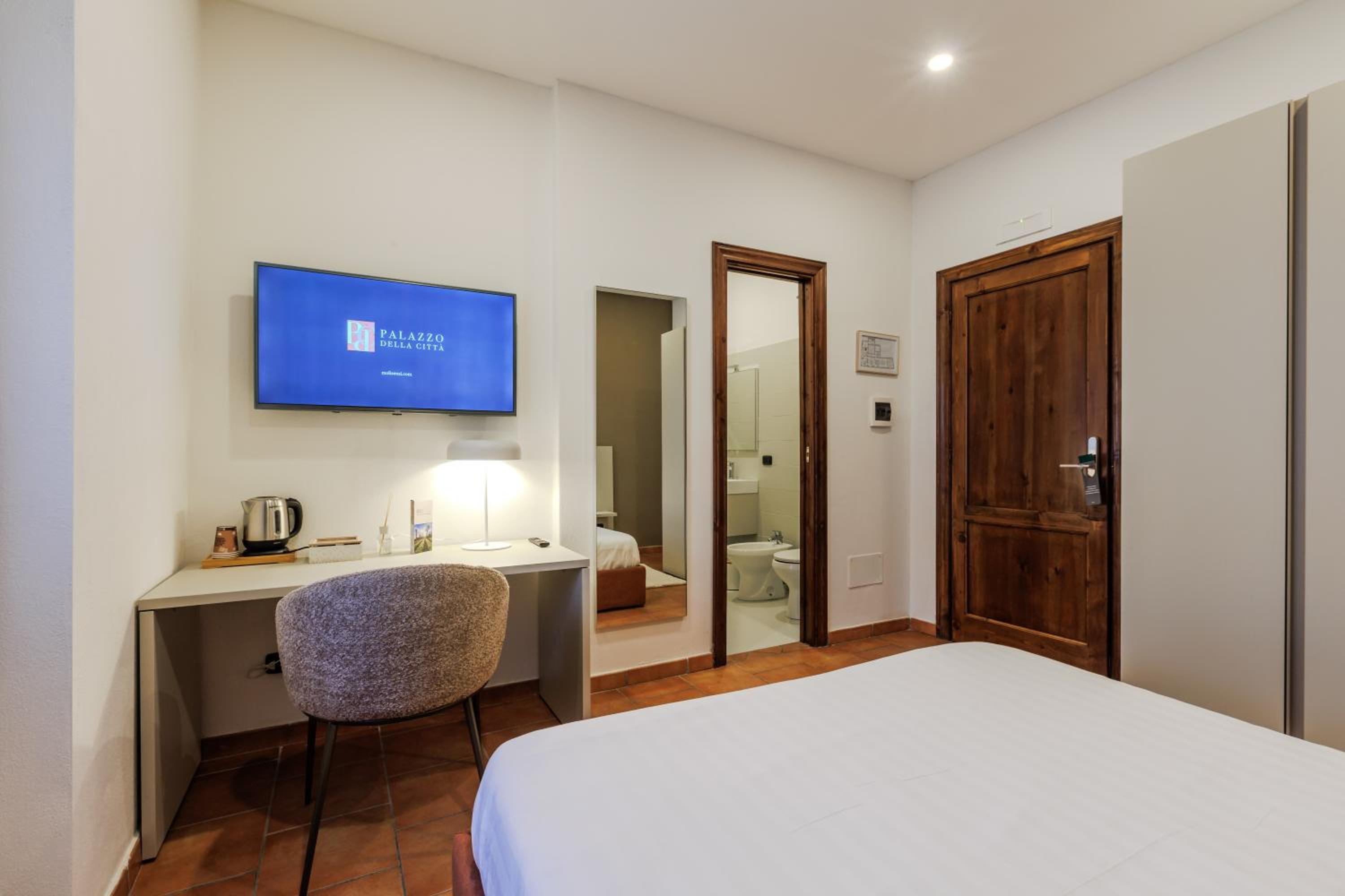 Standard Double Room - Photo 6