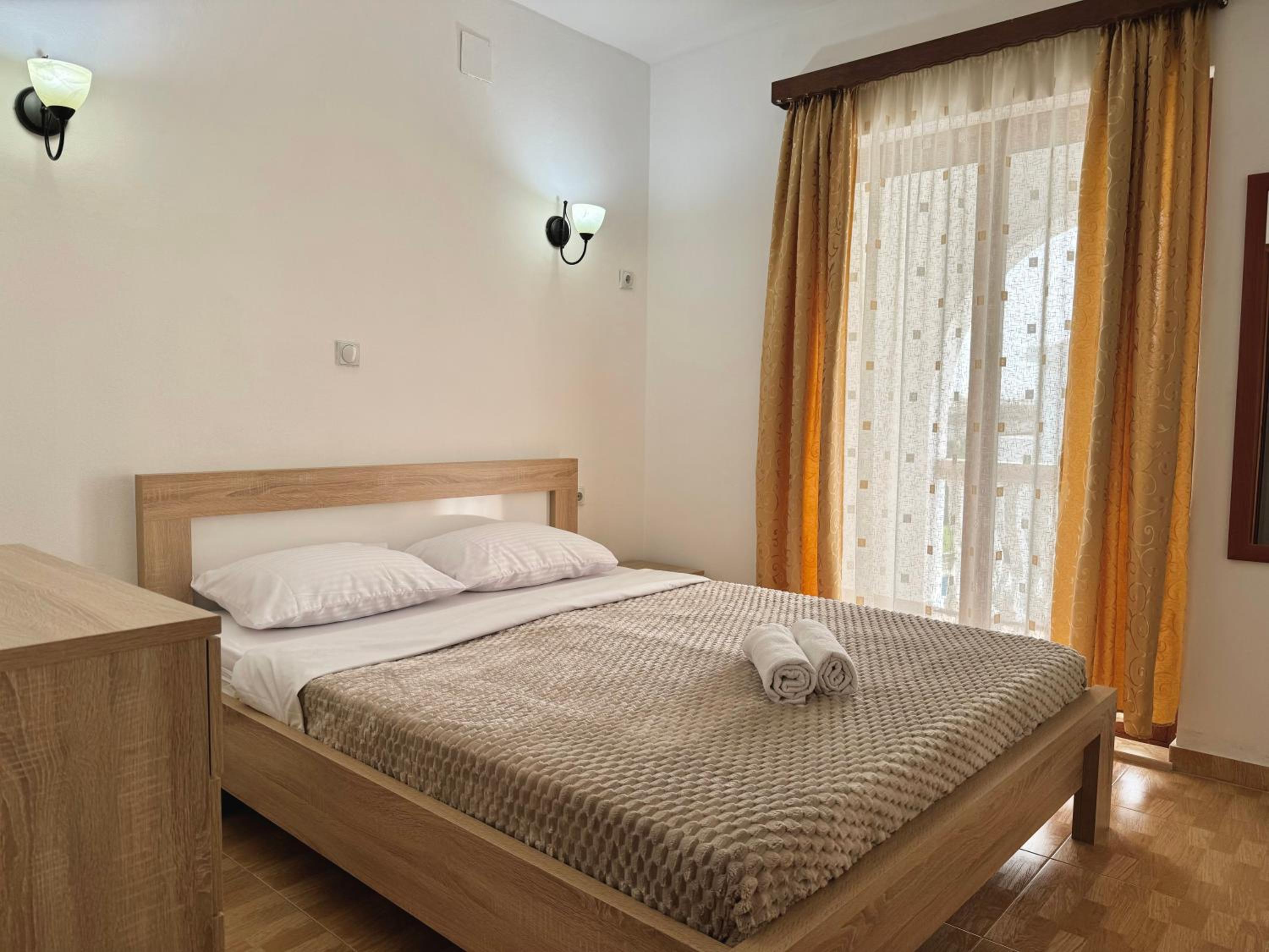 Apartment with Pool View (5 adults)
