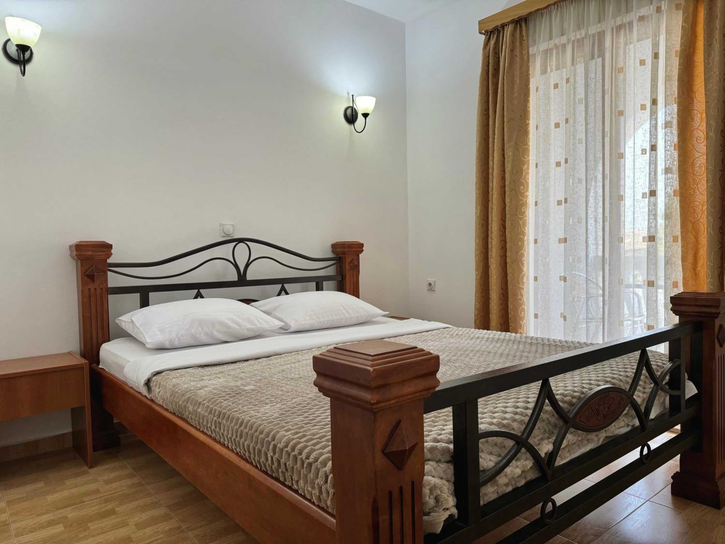 Apartment with Pool View (4 adults)