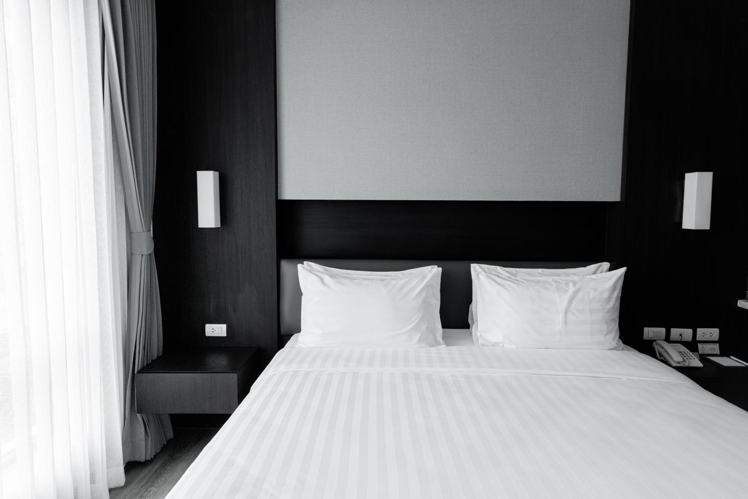 Superior King Room - Non-Smoking - Photo 3