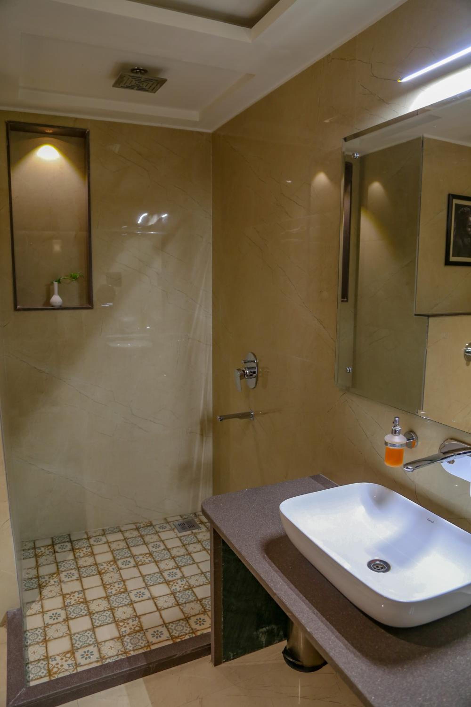 Deluxe Room - Photo 2