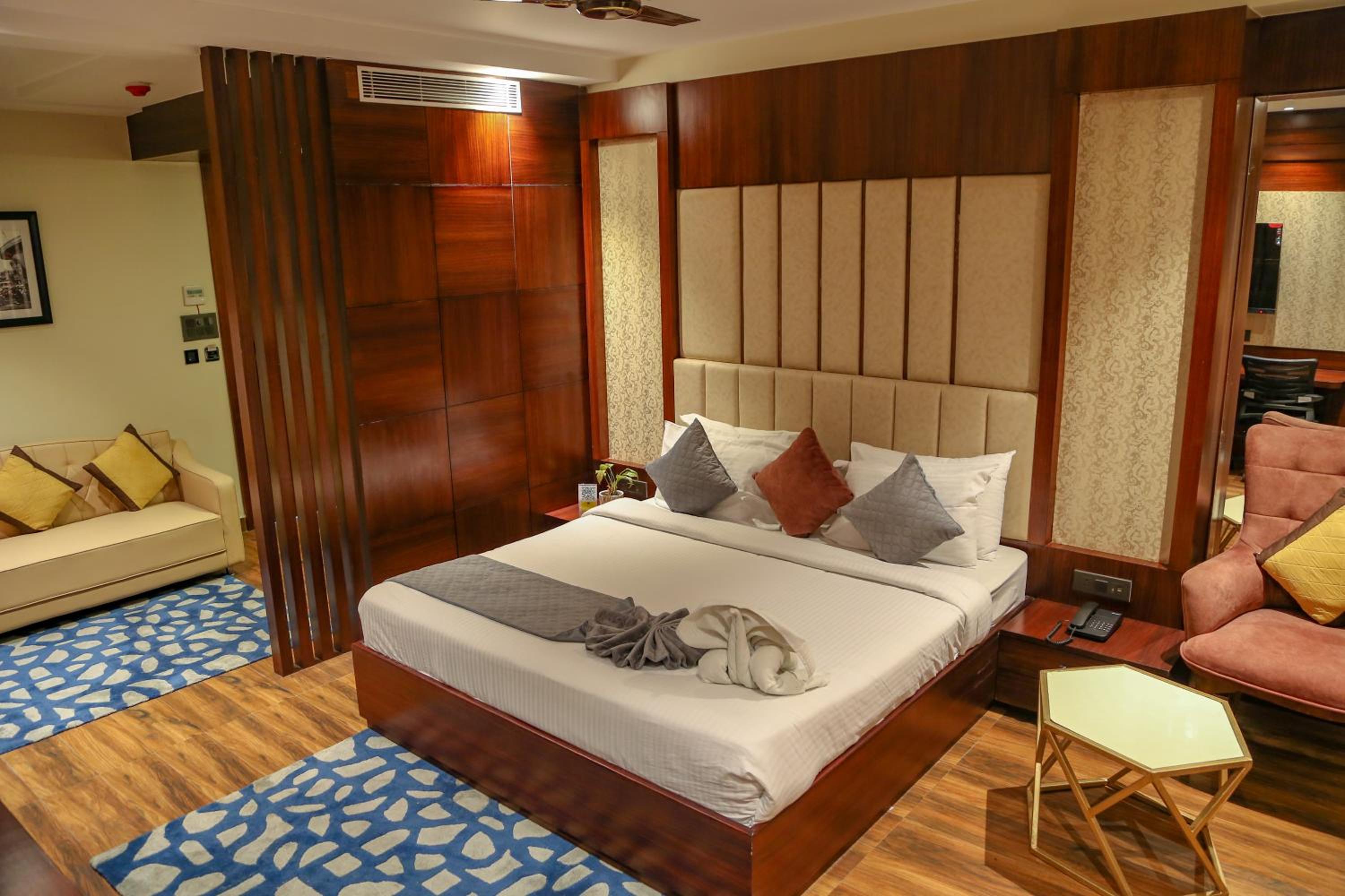 Deluxe Suite - Photo 11