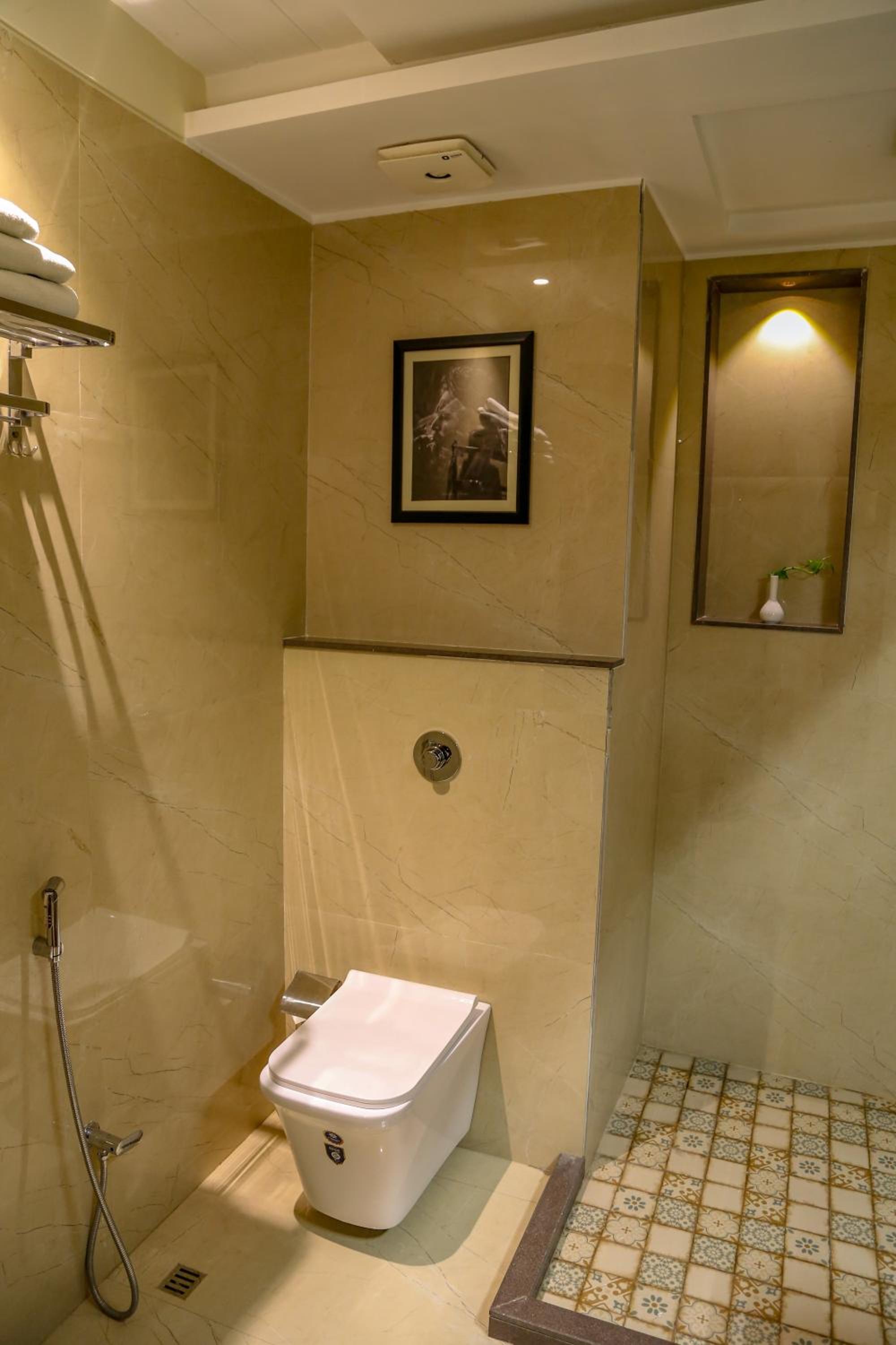 Deluxe Suite - Photo 9