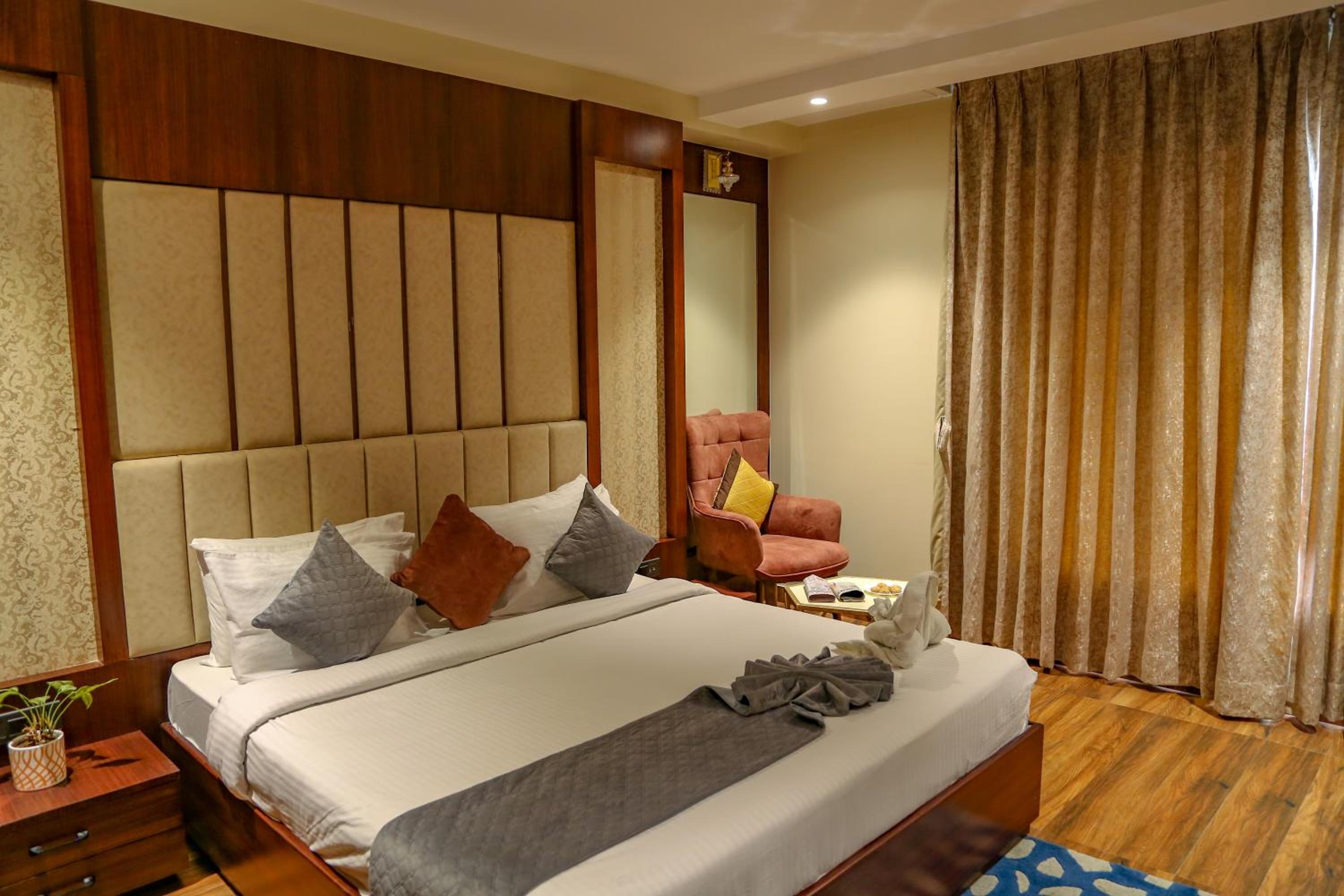 Deluxe Suite - Photo 6