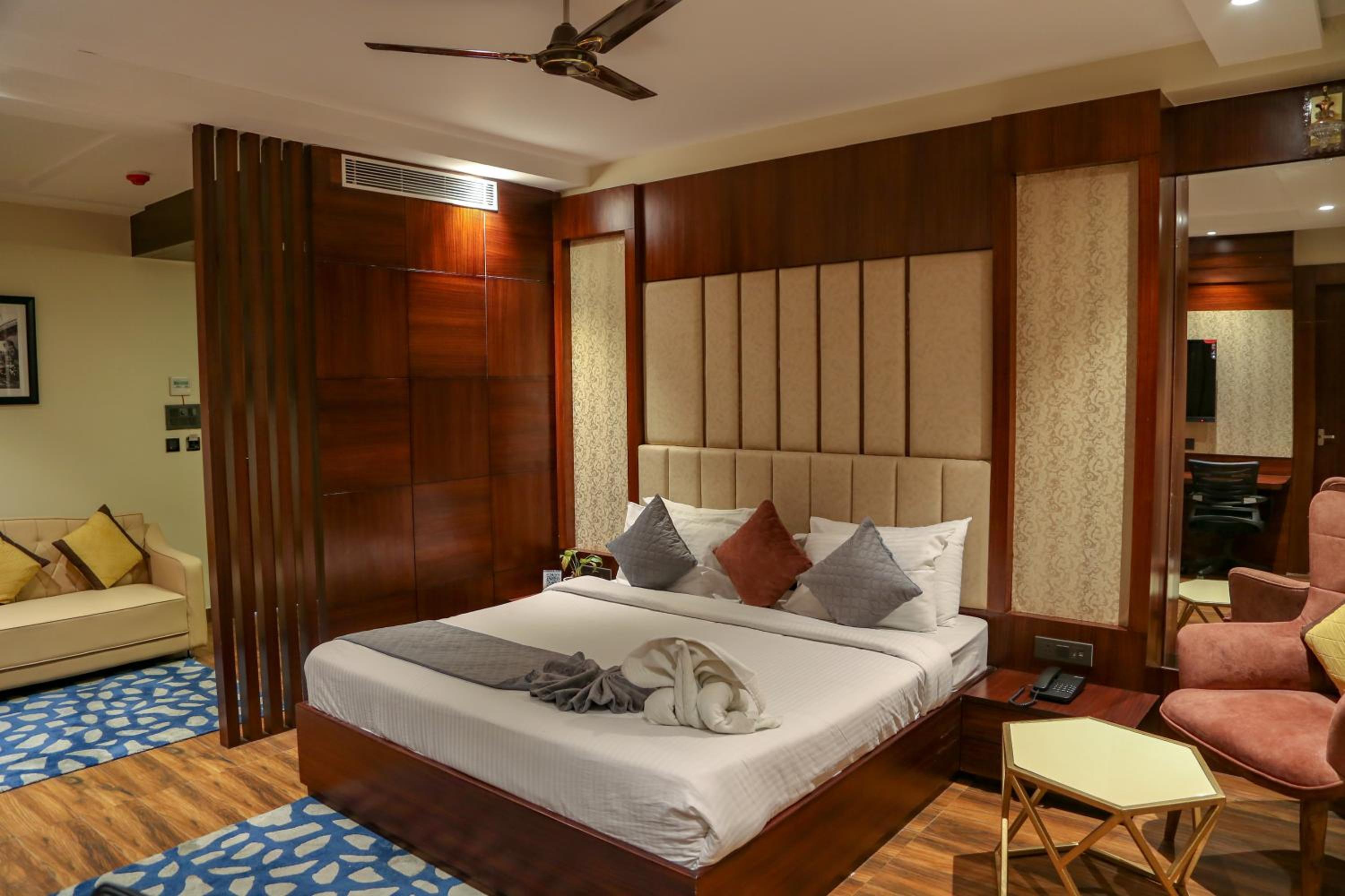 Deluxe Suite - Photo 2