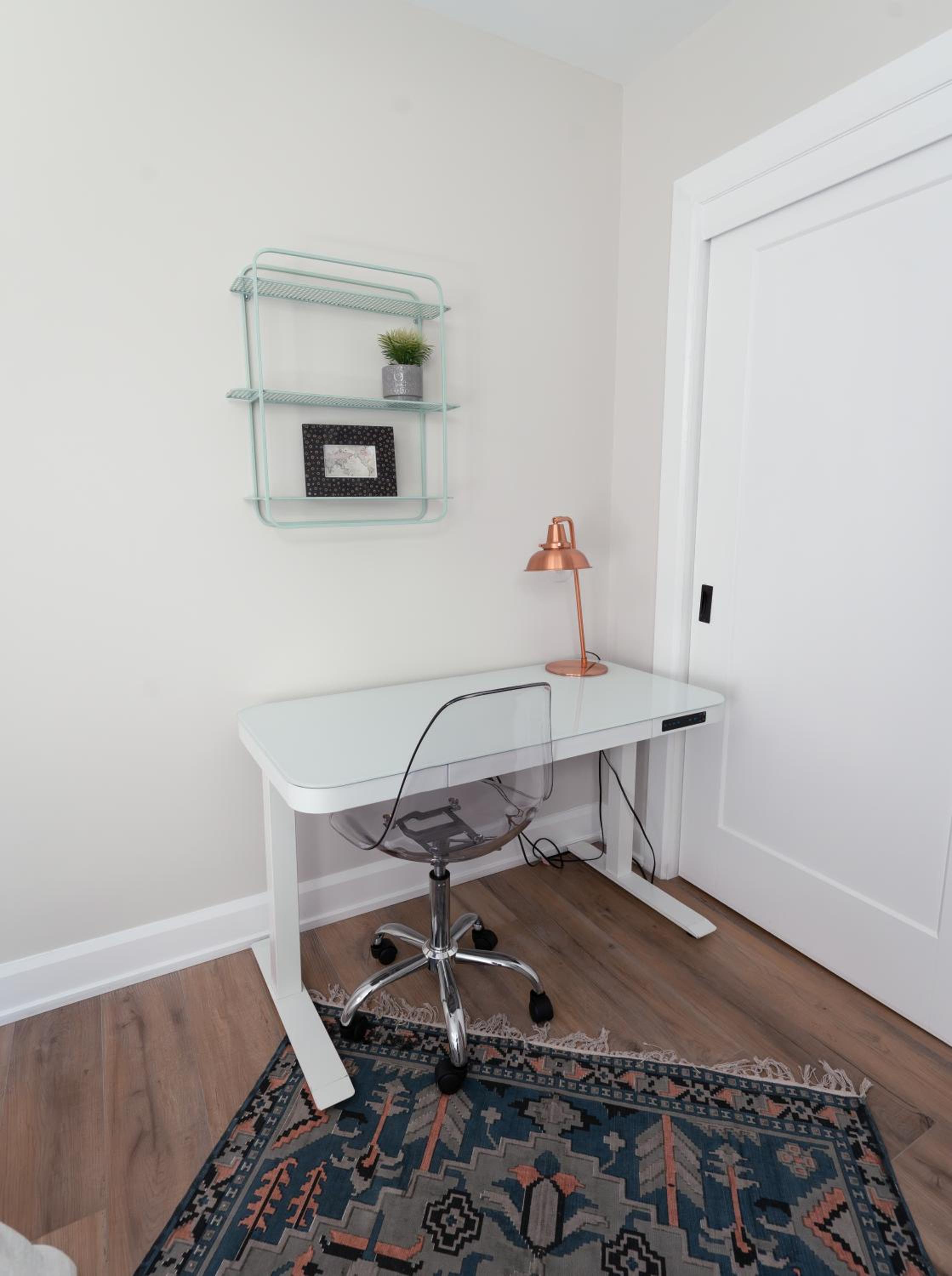 Studio Apartment with Queen Bed photo 3