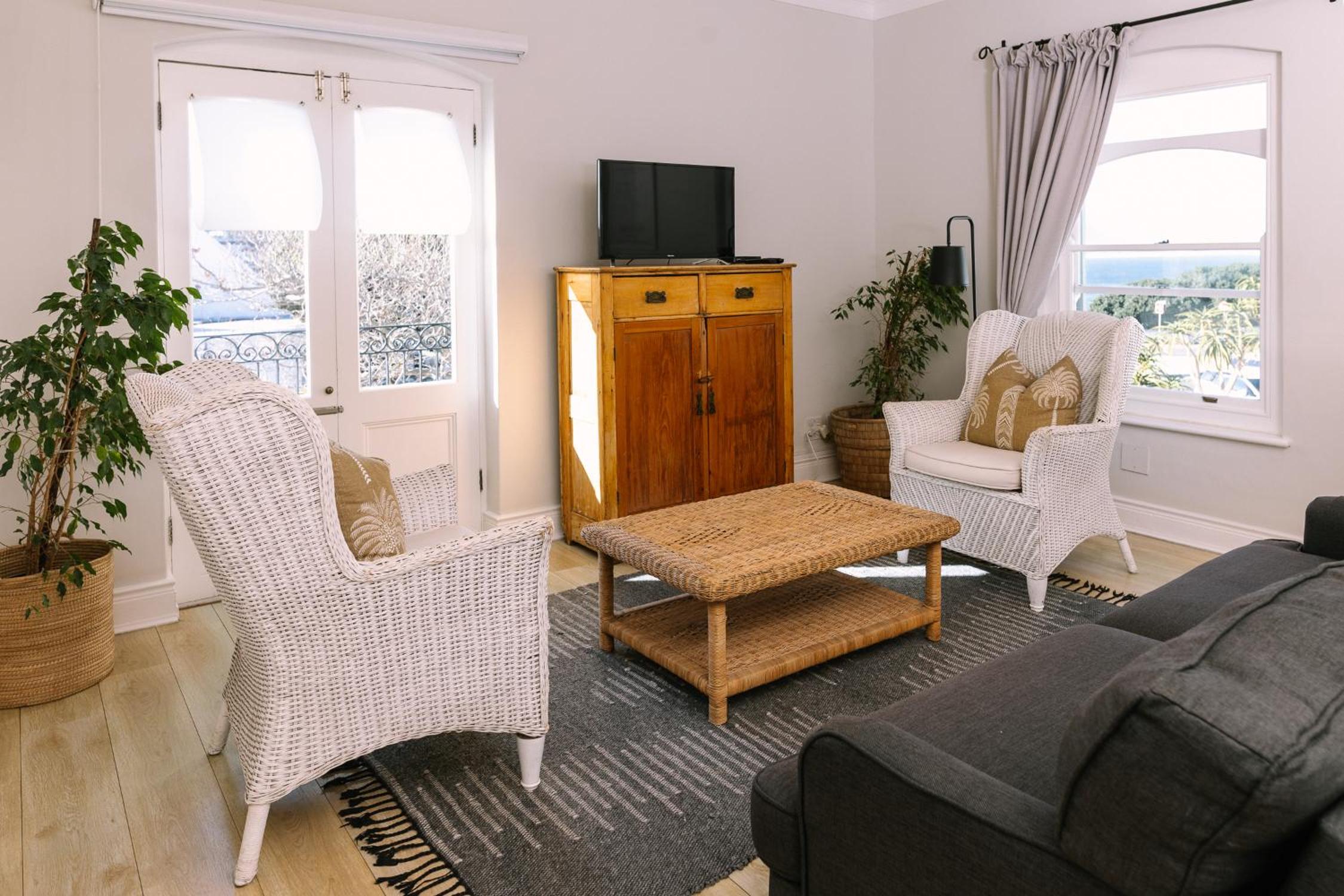 Suite with Partial Sea View - Photo 6