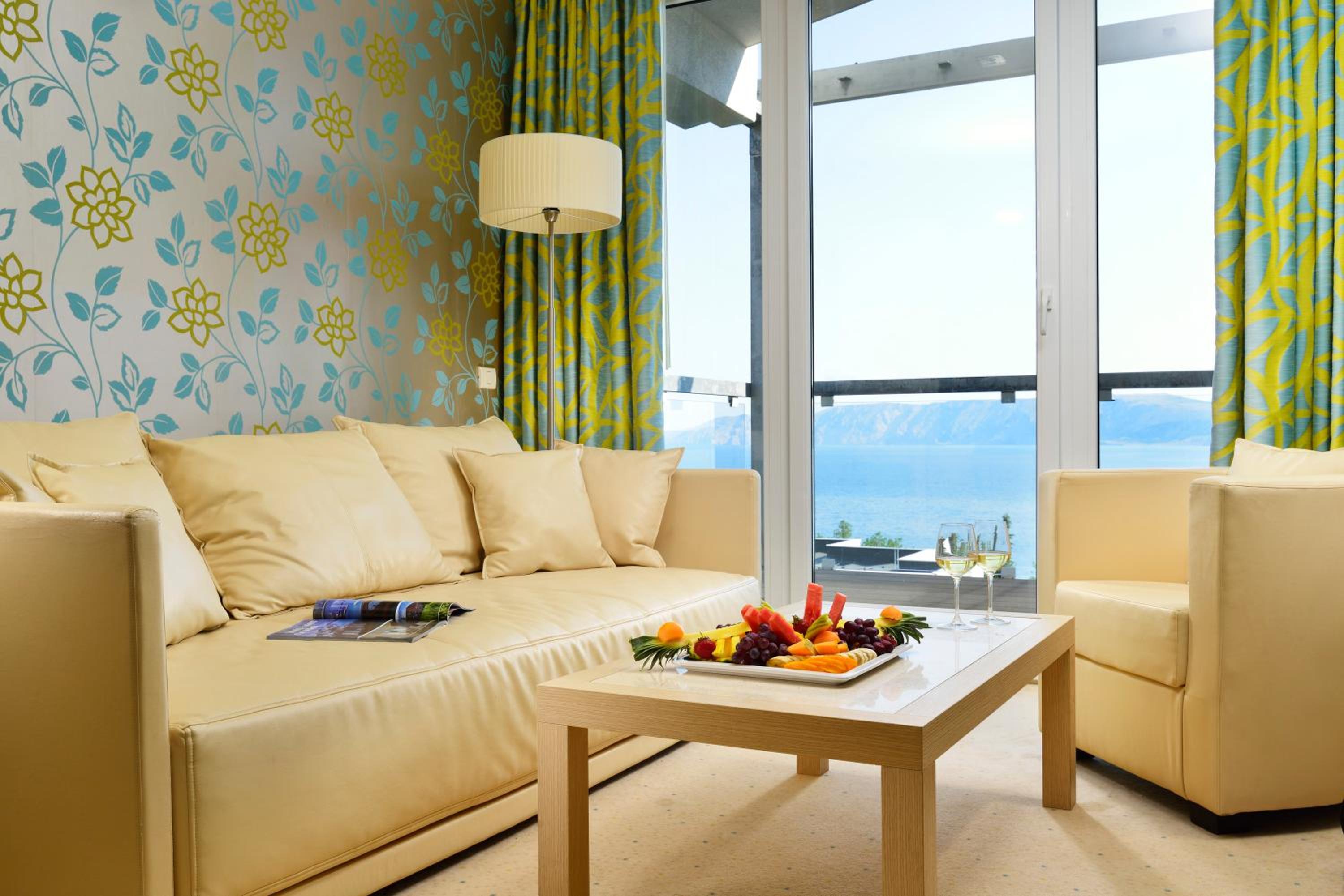 Junior King Suite With Sofa Bed And Sea View