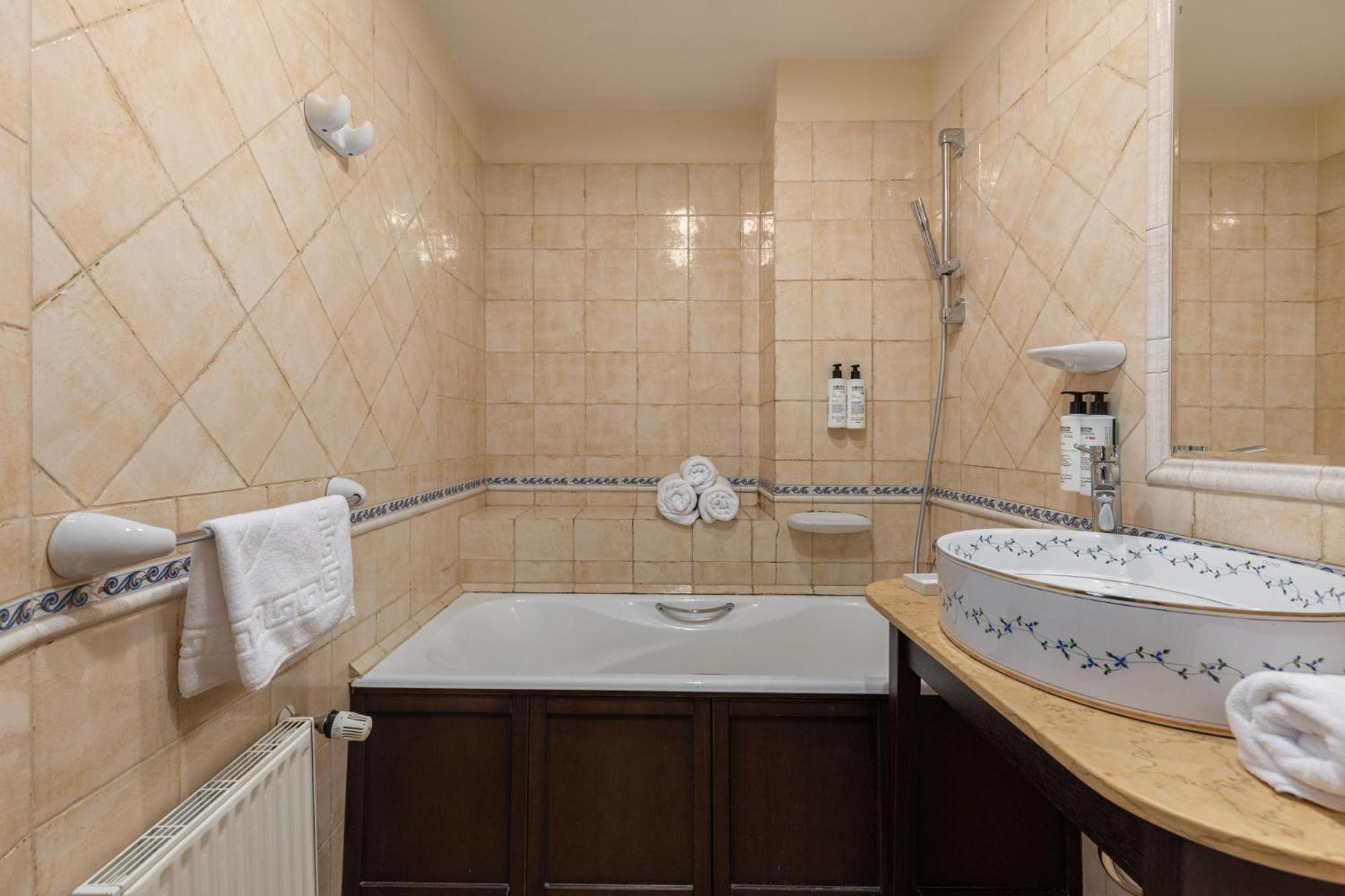 Queen Room - Photo 5