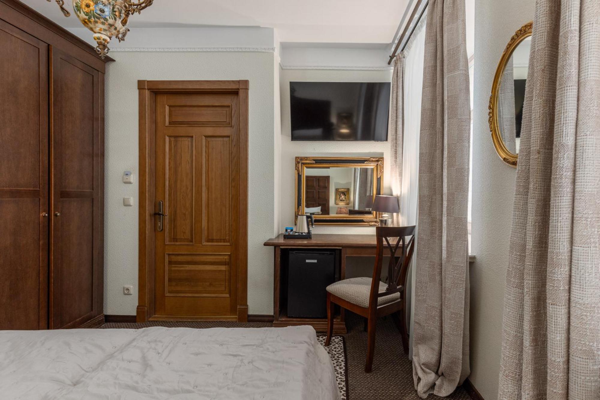 Queen Room - Photo 6