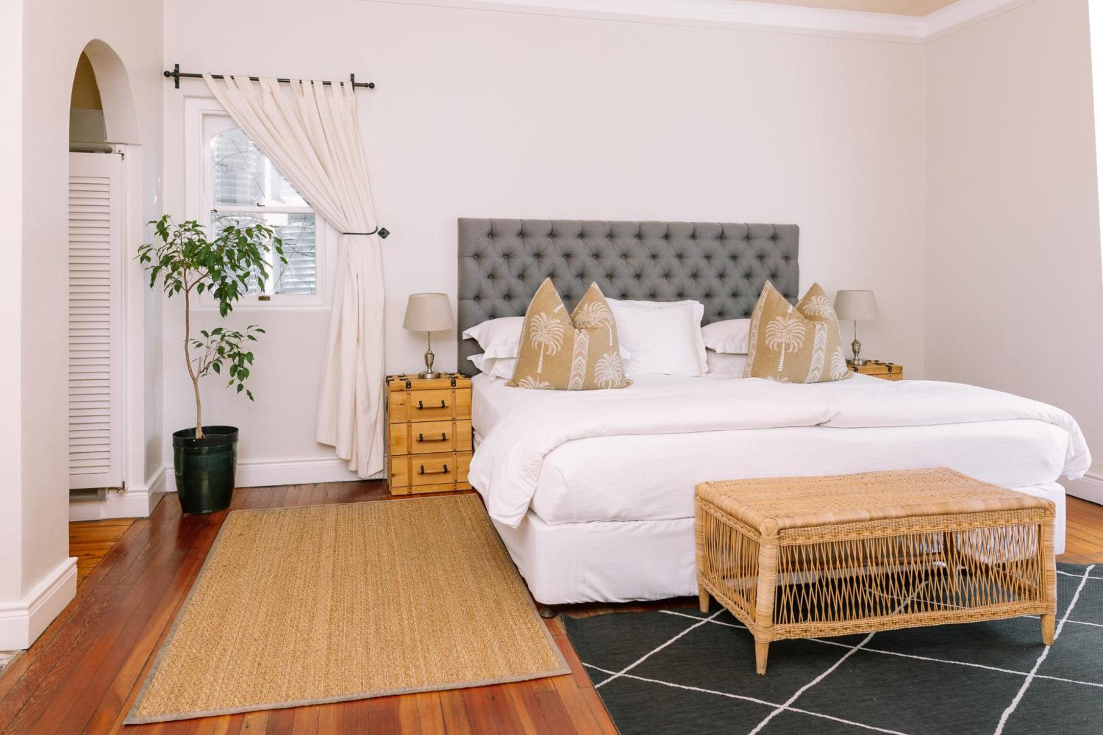 Suite - Poolside - Photo 5
